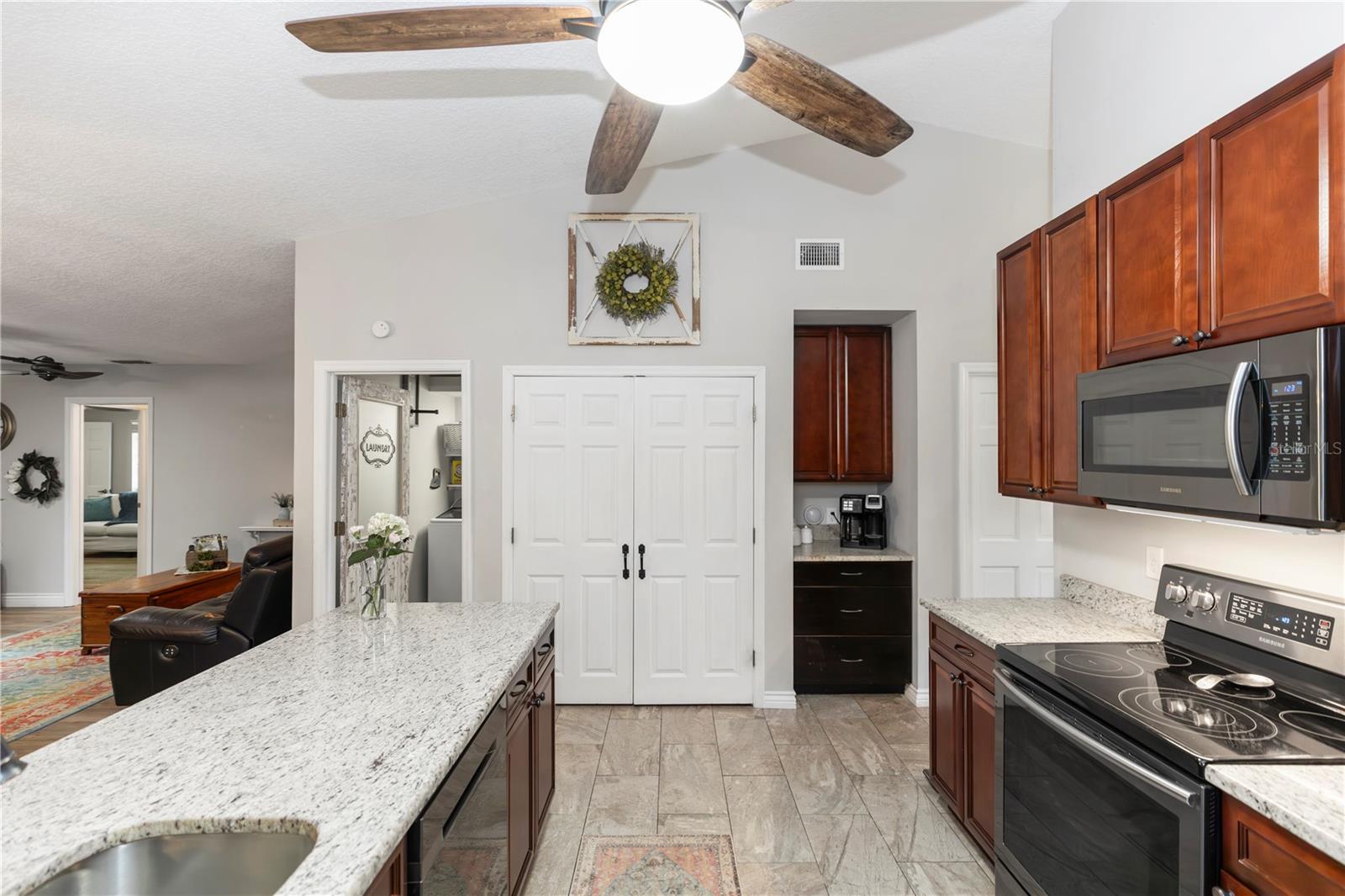 20 MONROE AVE, DEBARY, FL, 32713