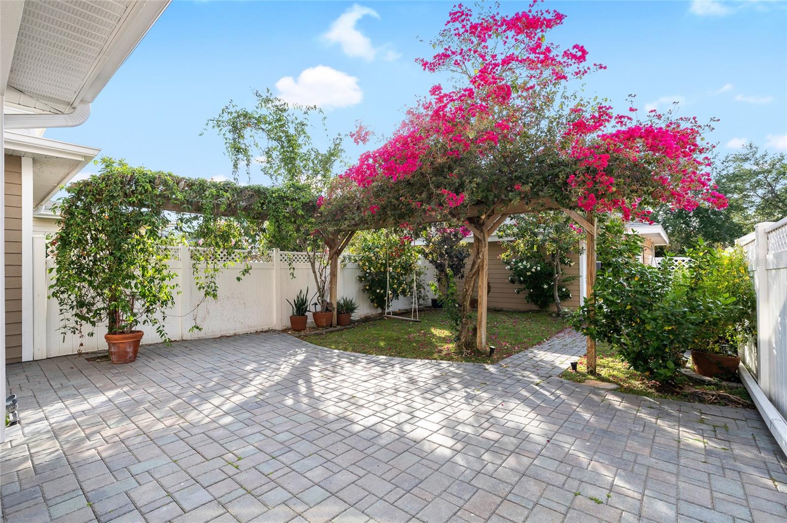 14648 BOURNEMOUTH RD, TAMPA, FL, 33626