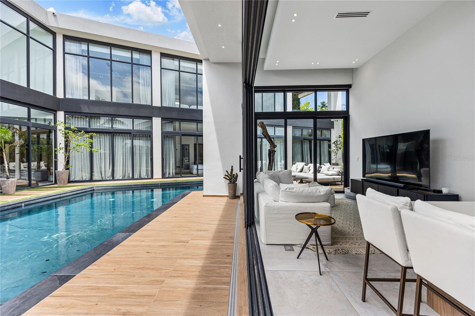 PR9113512 Property Photo