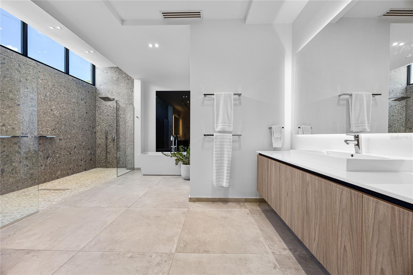 PR9113512 Property Photo