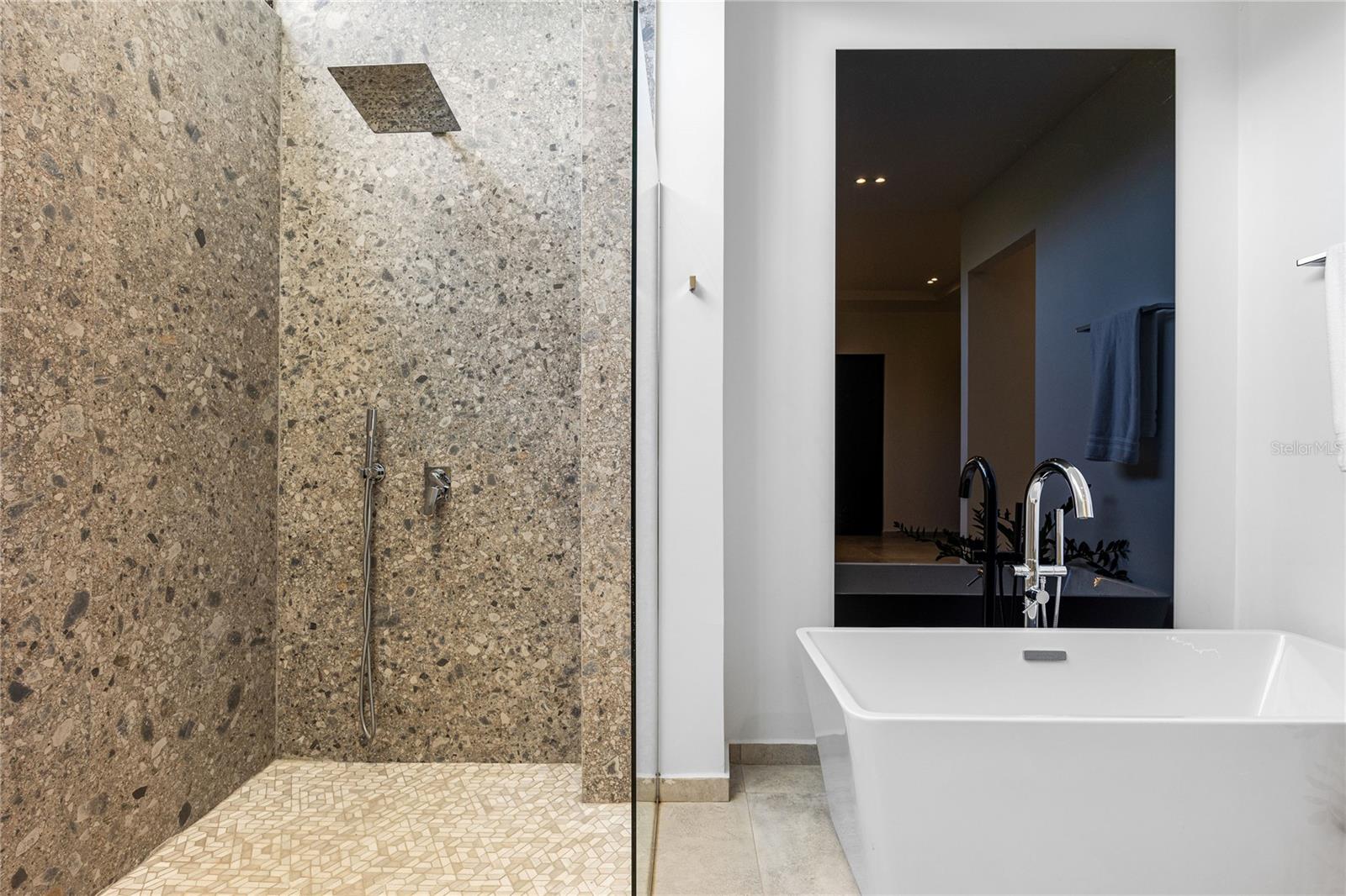 PR9113512 Property Photo