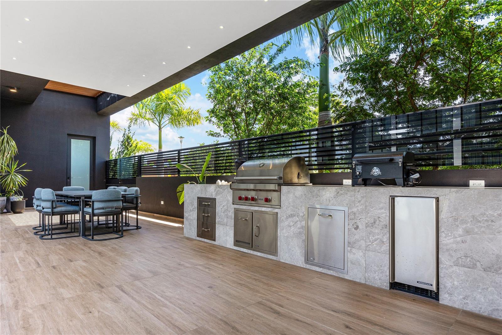 PR9113512 Property Photo