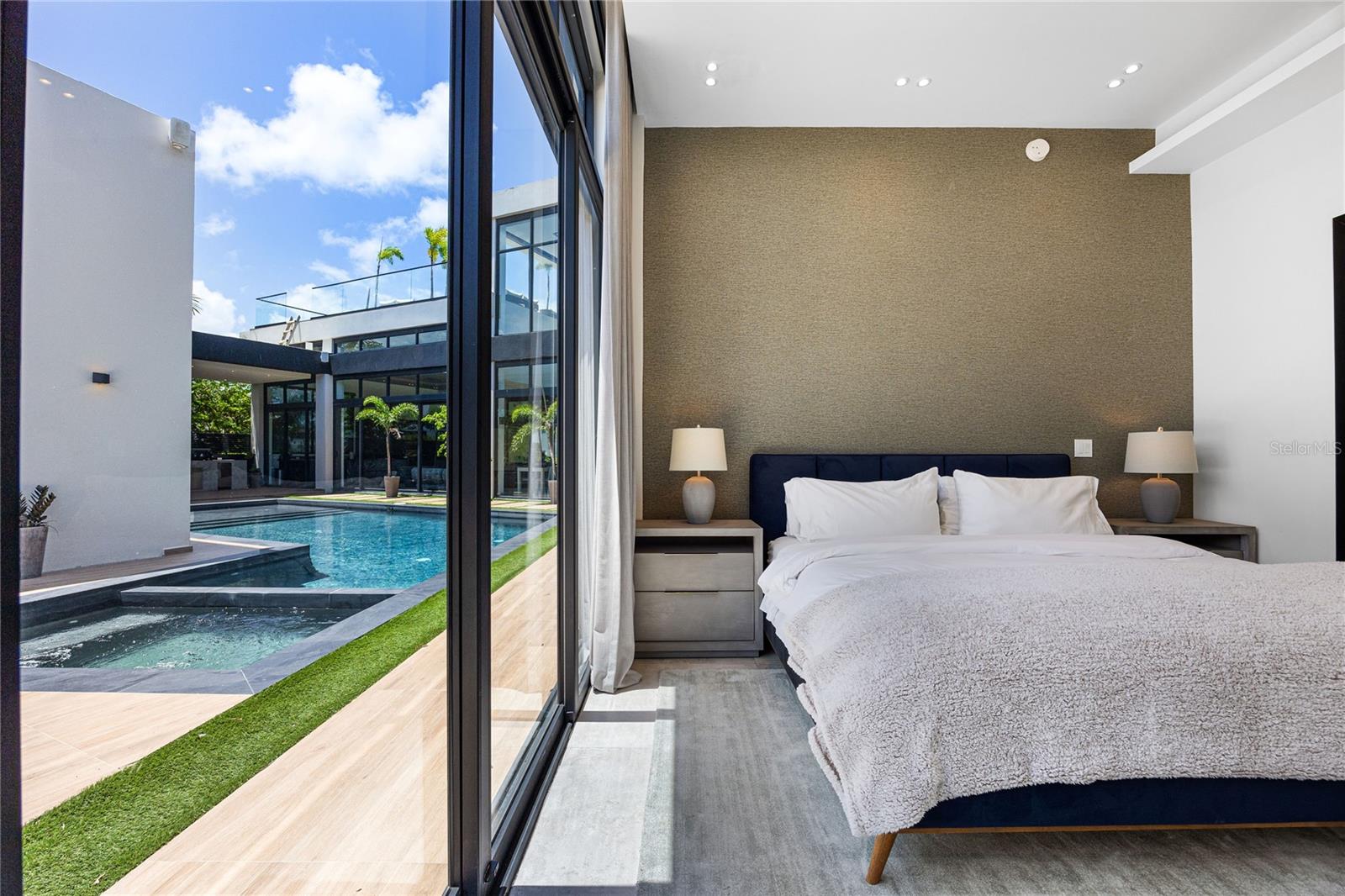 PR9113512 Property Photo