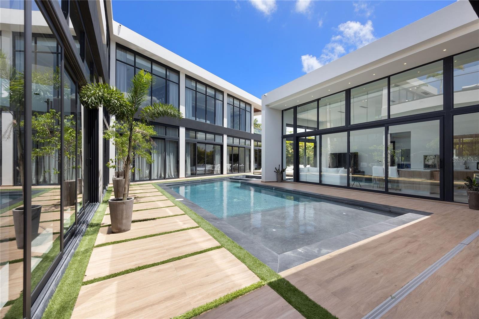 PR9113512 Property Photo