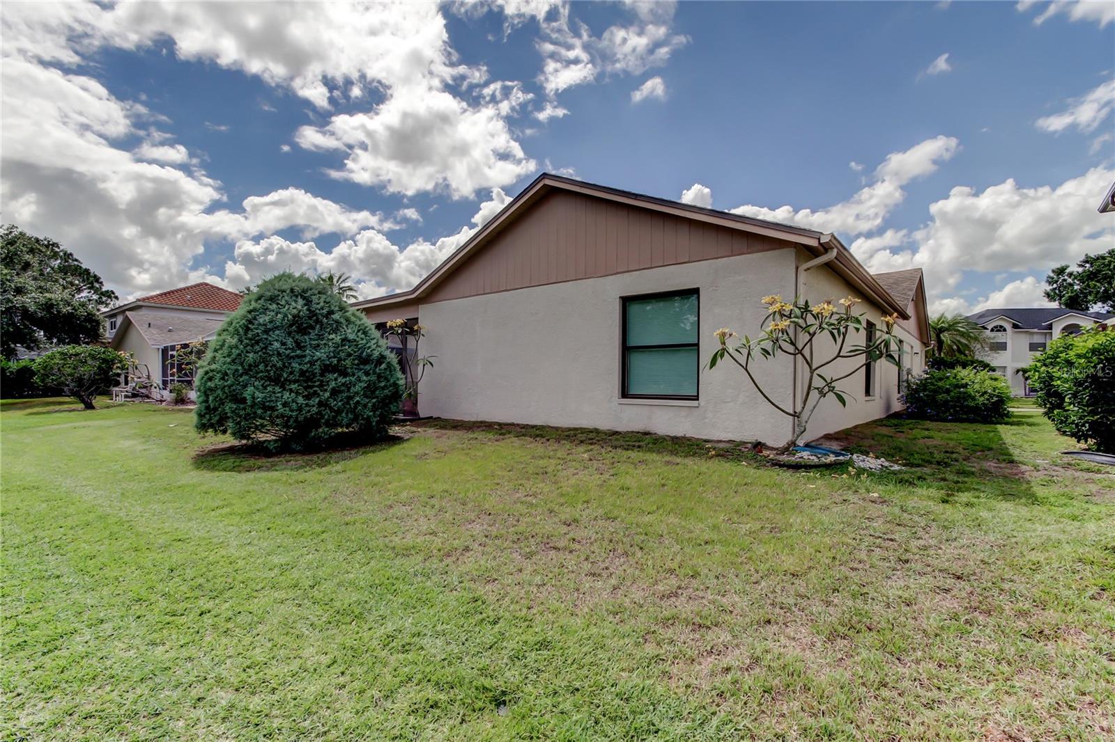 11325 GLENMONT DR, TAMPA, FL, 33635