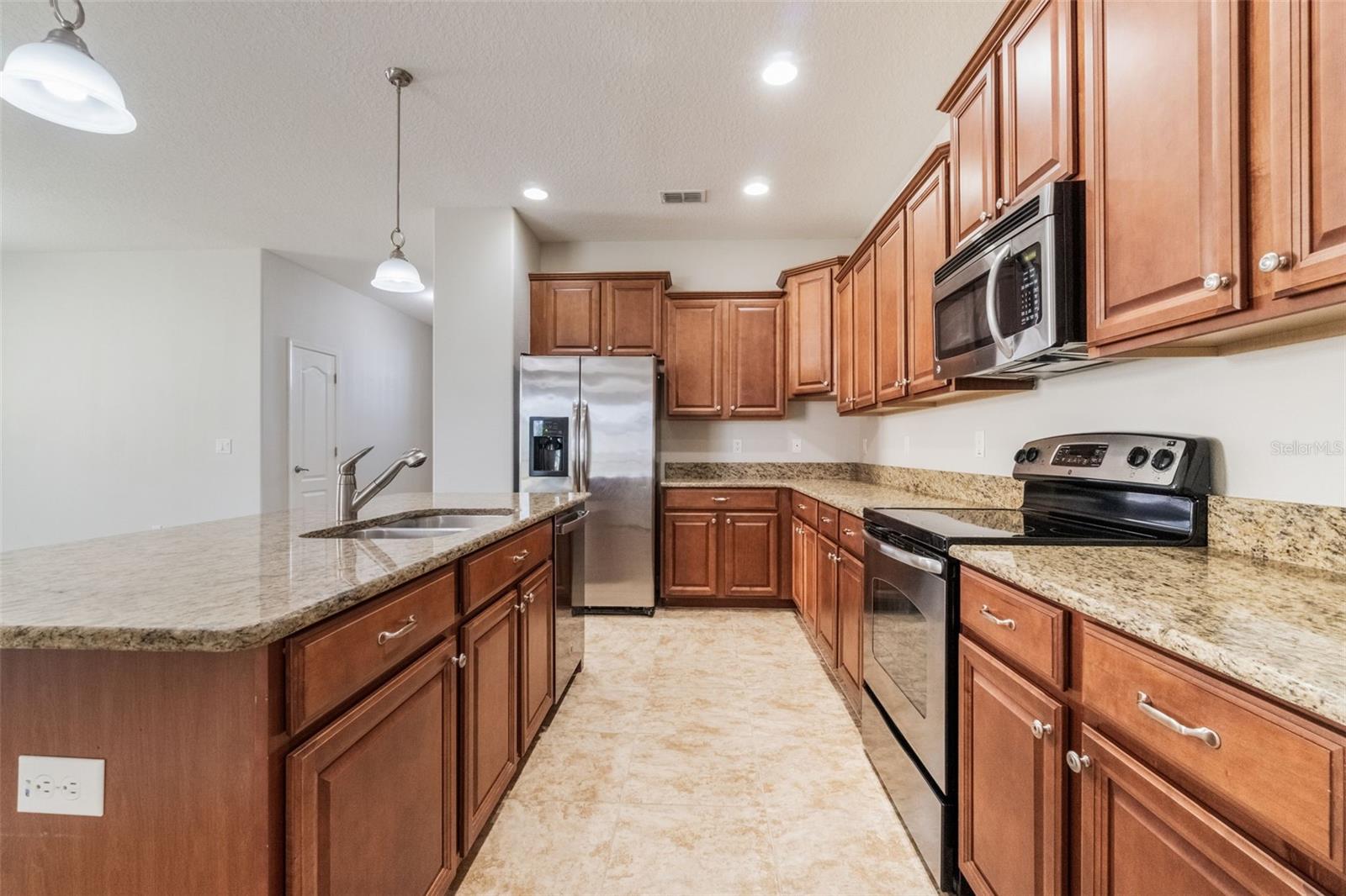 3589 CORTLAND DR, DAVENPORT, FL, 33837