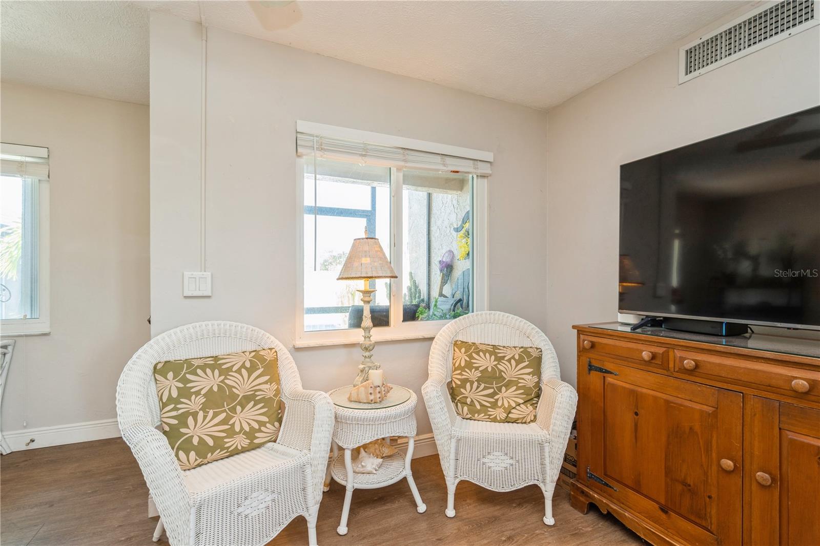 527 CAPE CORAL PKWY W #4, CAPE CORAL, FL, 33914