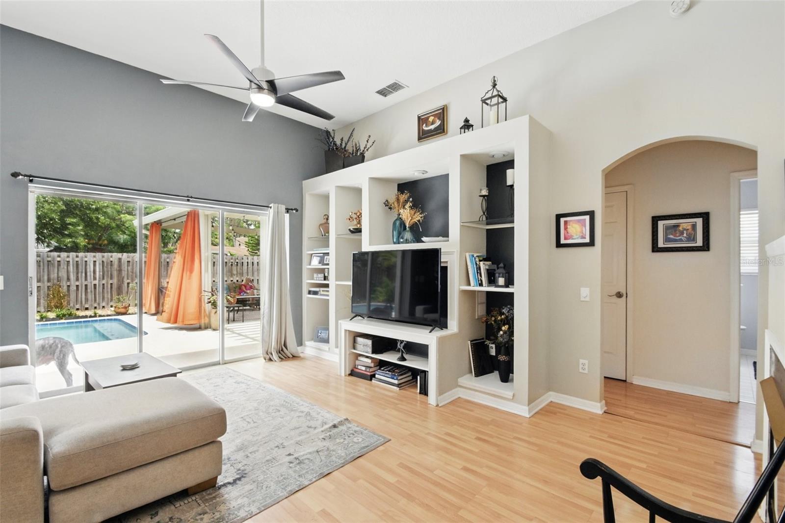 811 WAYNE AVE, ALTAMONTE SPRINGS, FL, 32701