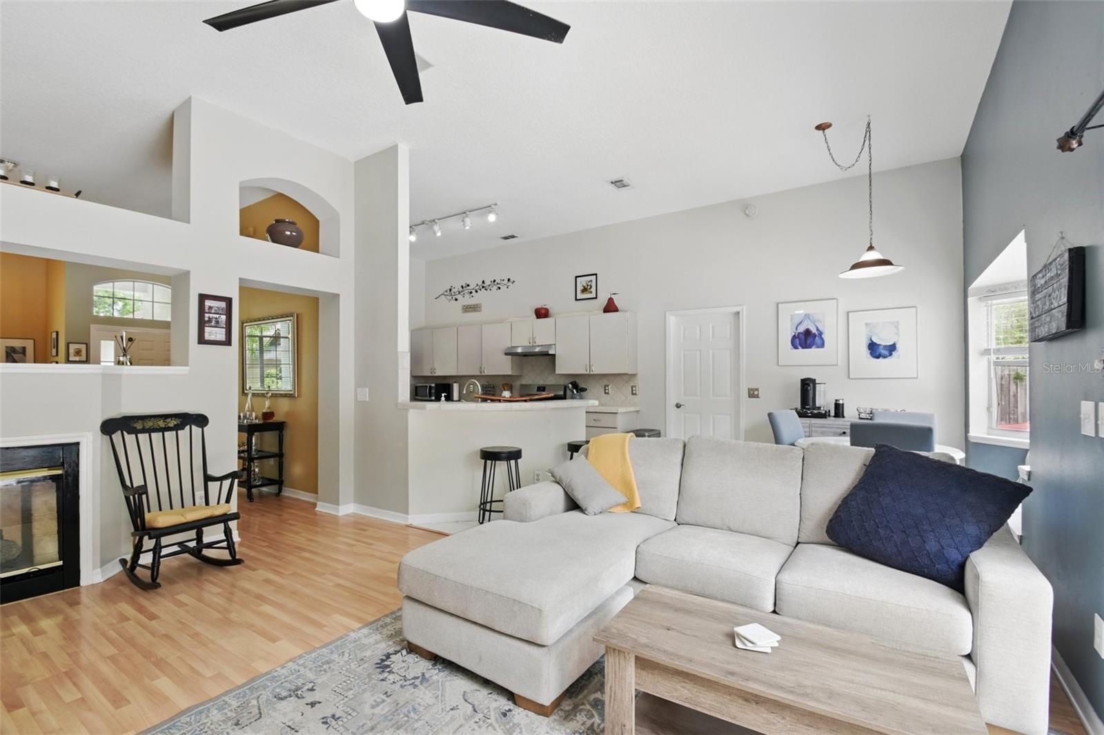 811 WAYNE AVE, ALTAMONTE SPRINGS, FL, 32701