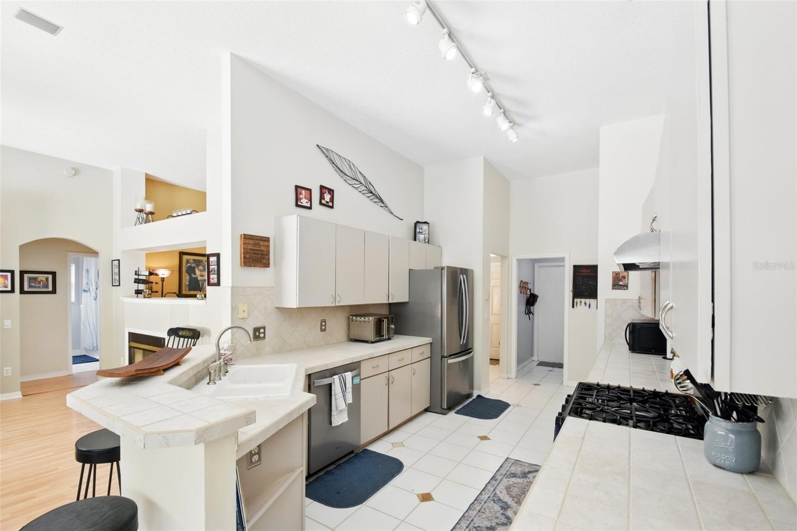 811 WAYNE AVE, ALTAMONTE SPRINGS, FL, 32701