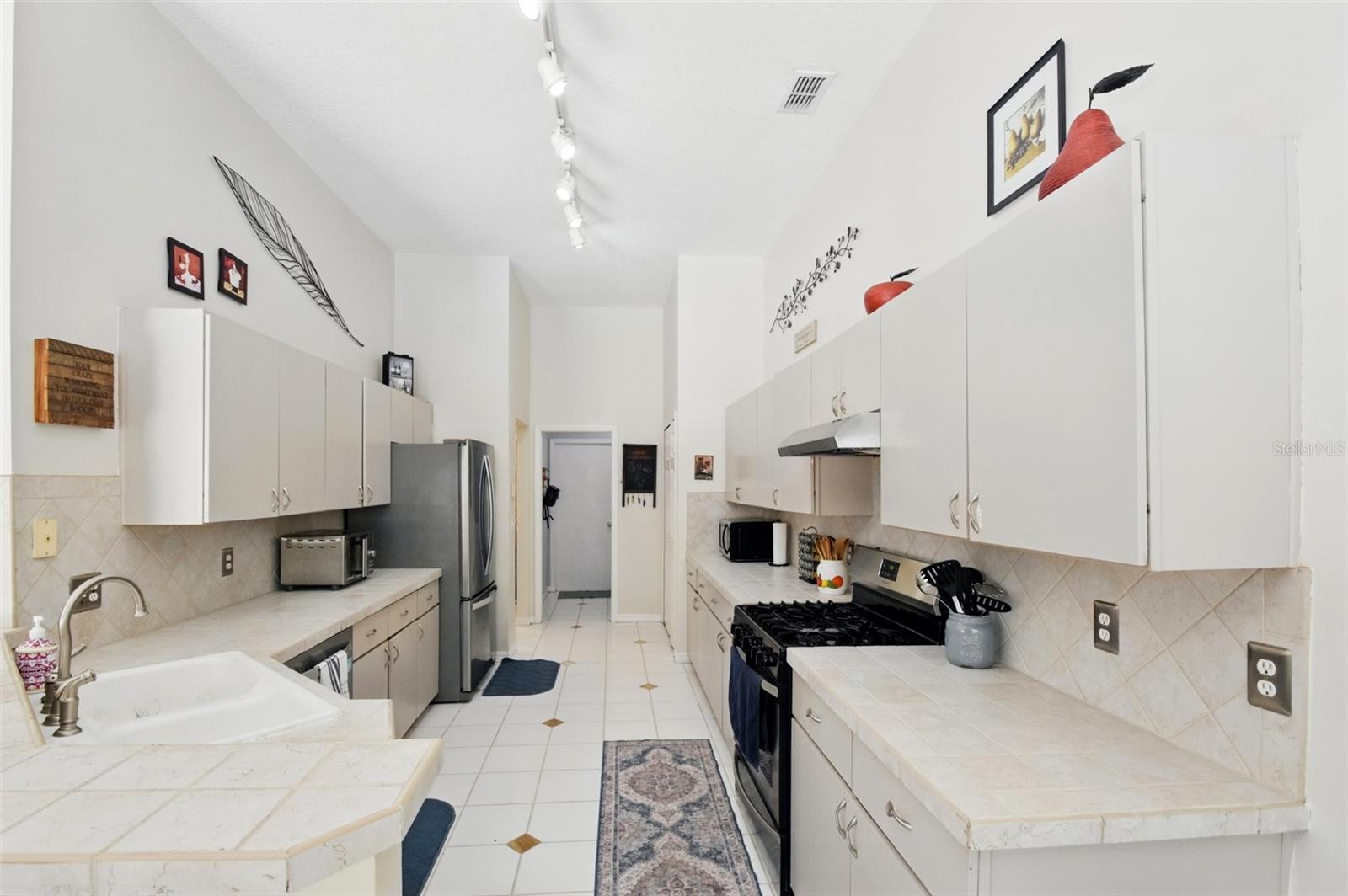 811 WAYNE AVE, ALTAMONTE SPRINGS, FL, 32701