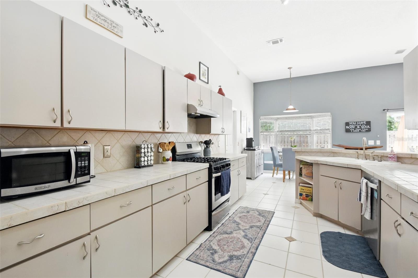 811 WAYNE AVE, ALTAMONTE SPRINGS, FL, 32701