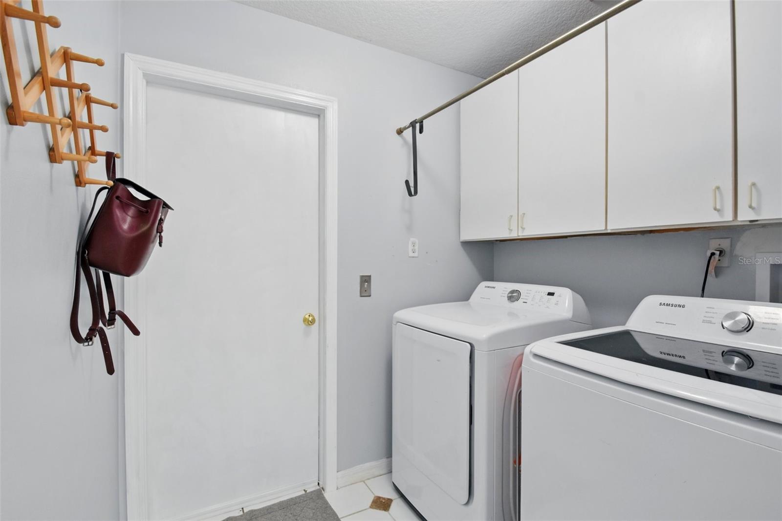 811 WAYNE AVE, ALTAMONTE SPRINGS, FL, 32701