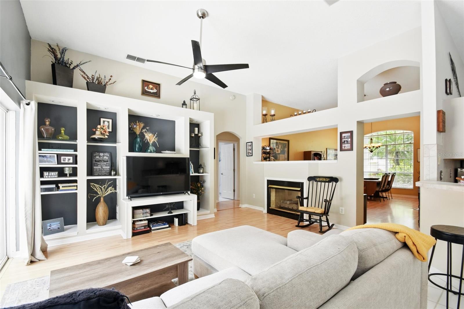 811 WAYNE AVE, ALTAMONTE SPRINGS, FL, 32701