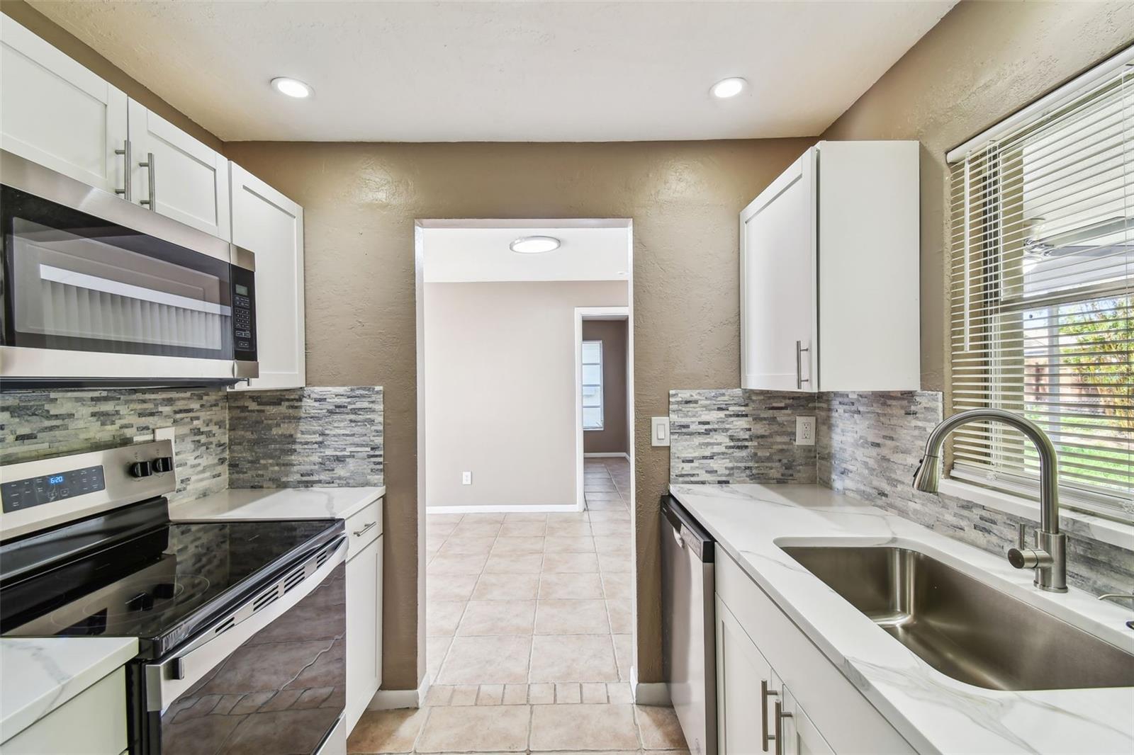 3249 PARKWAY PL, PALM HARBOR, FL, 34684