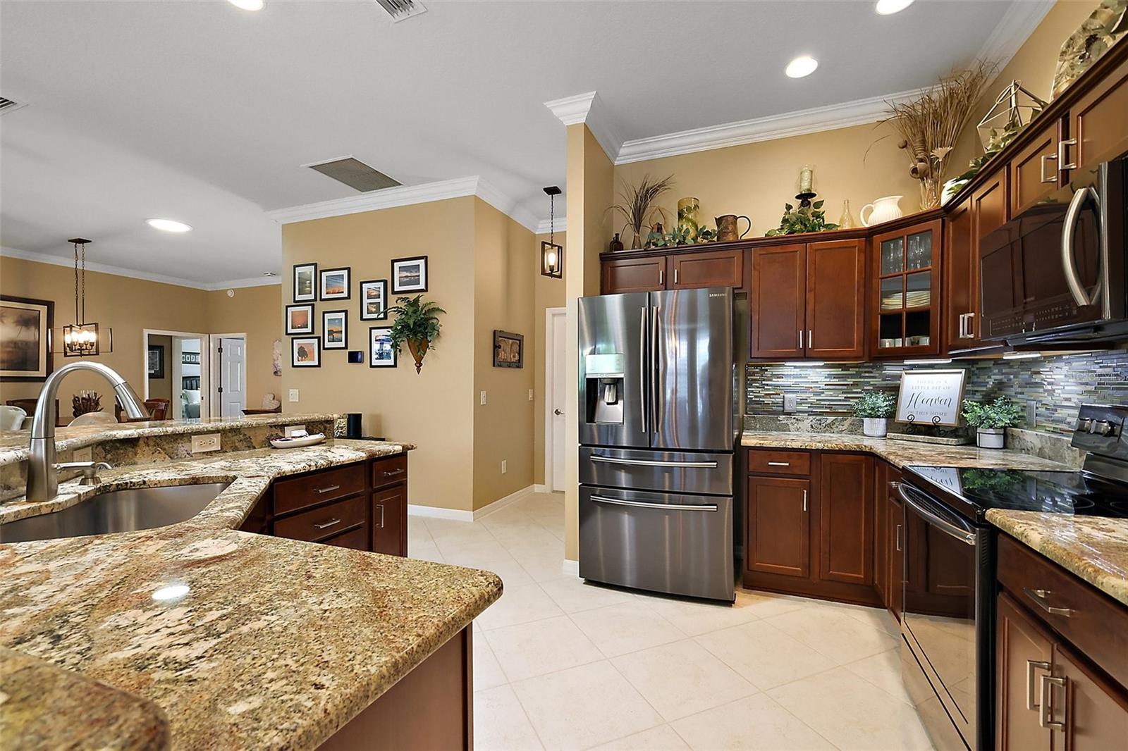 1053 ALCOVE LOOP, THE VILLAGES, FL, 32162