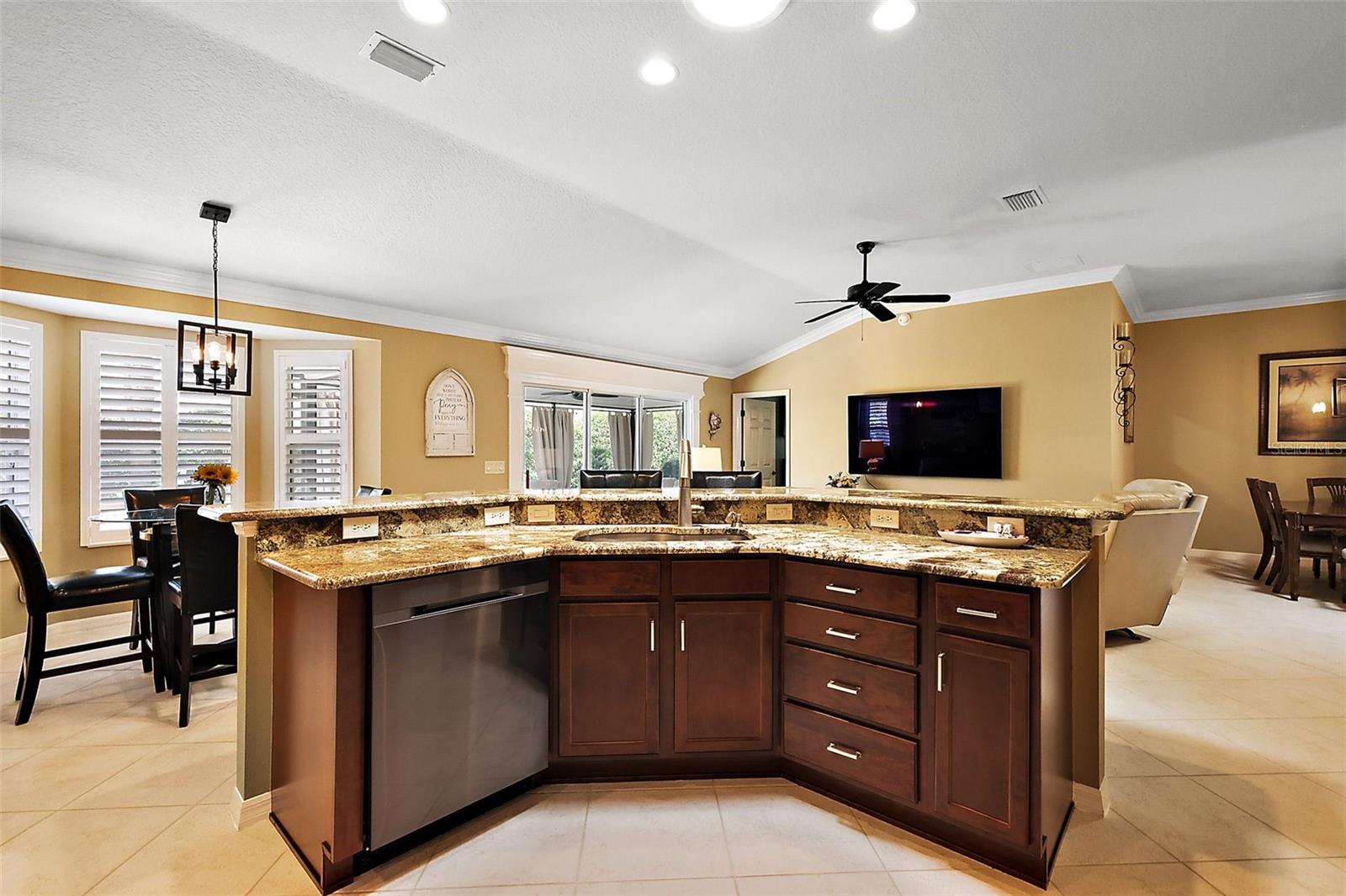 1053 ALCOVE LOOP, THE VILLAGES, FL, 32162