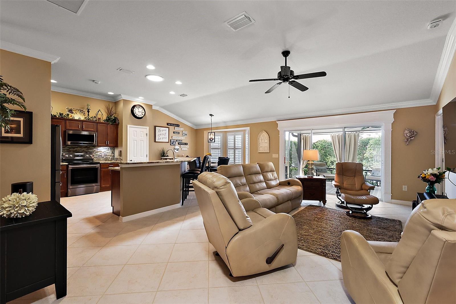 1053 ALCOVE LOOP, THE VILLAGES, FL, 32162