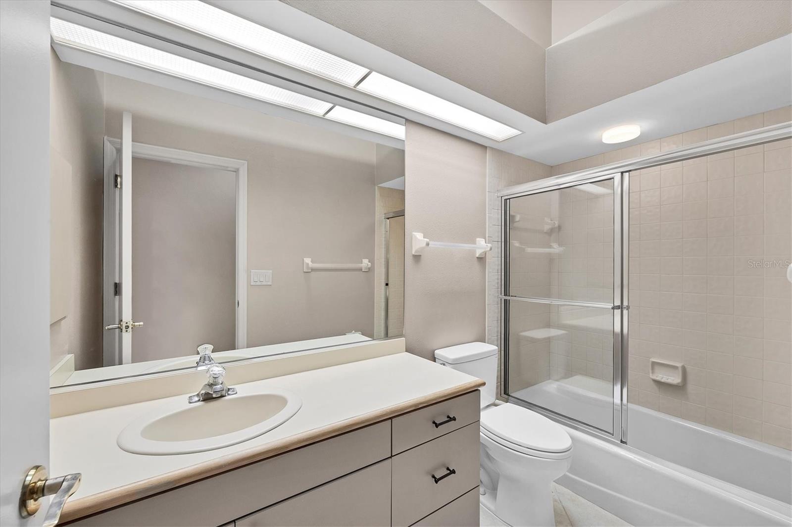 A4652245 Property Photo