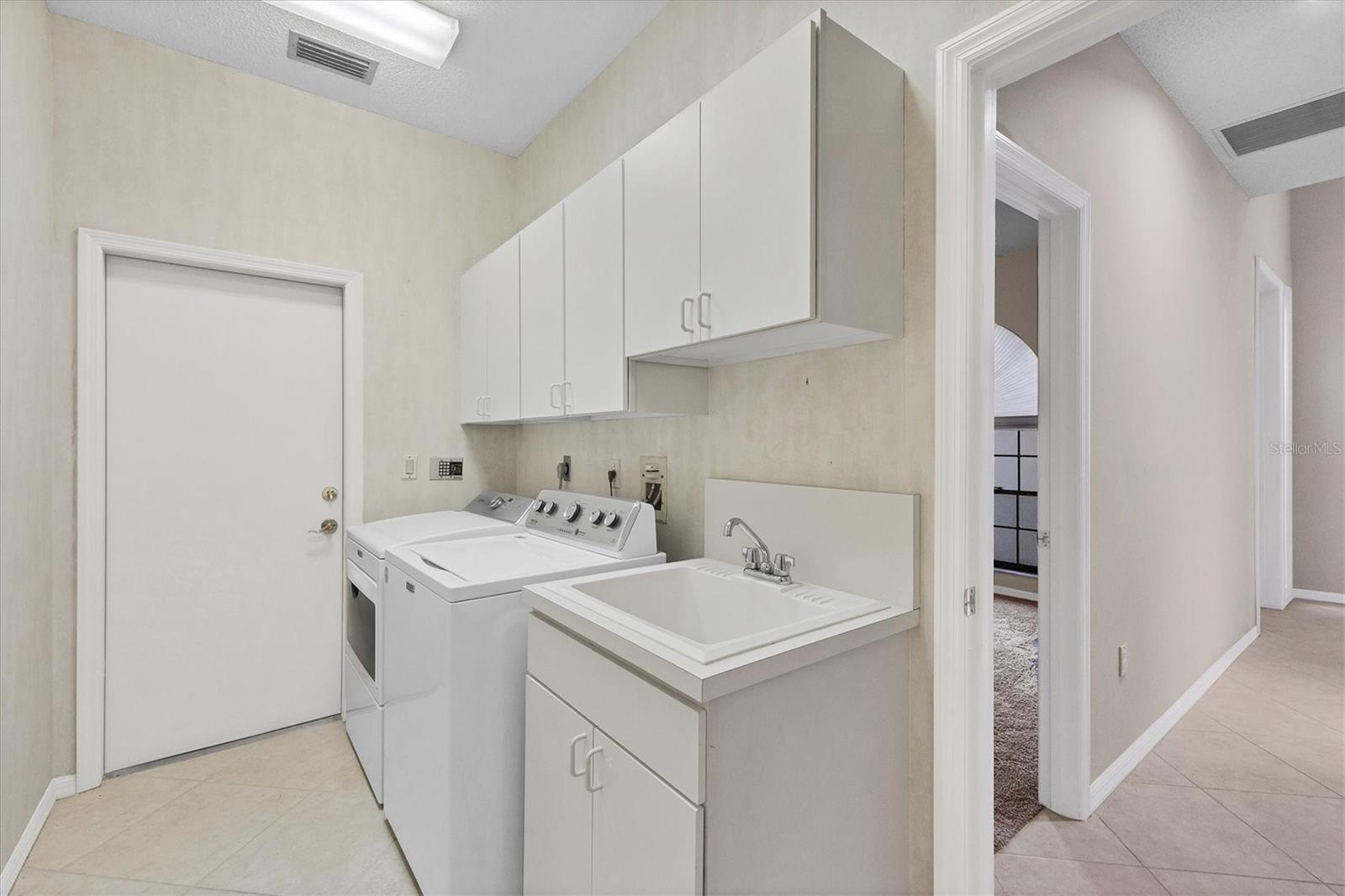 A4652245 Property Photo