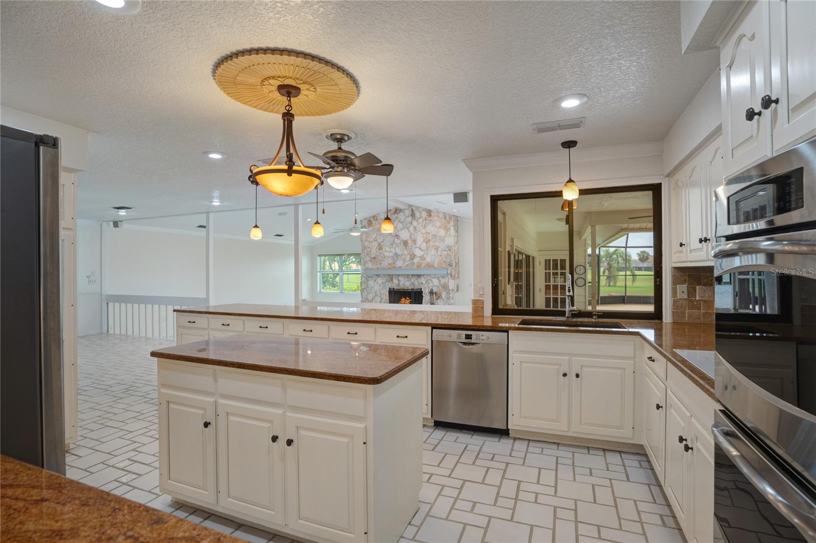 A4652302 Property Photo