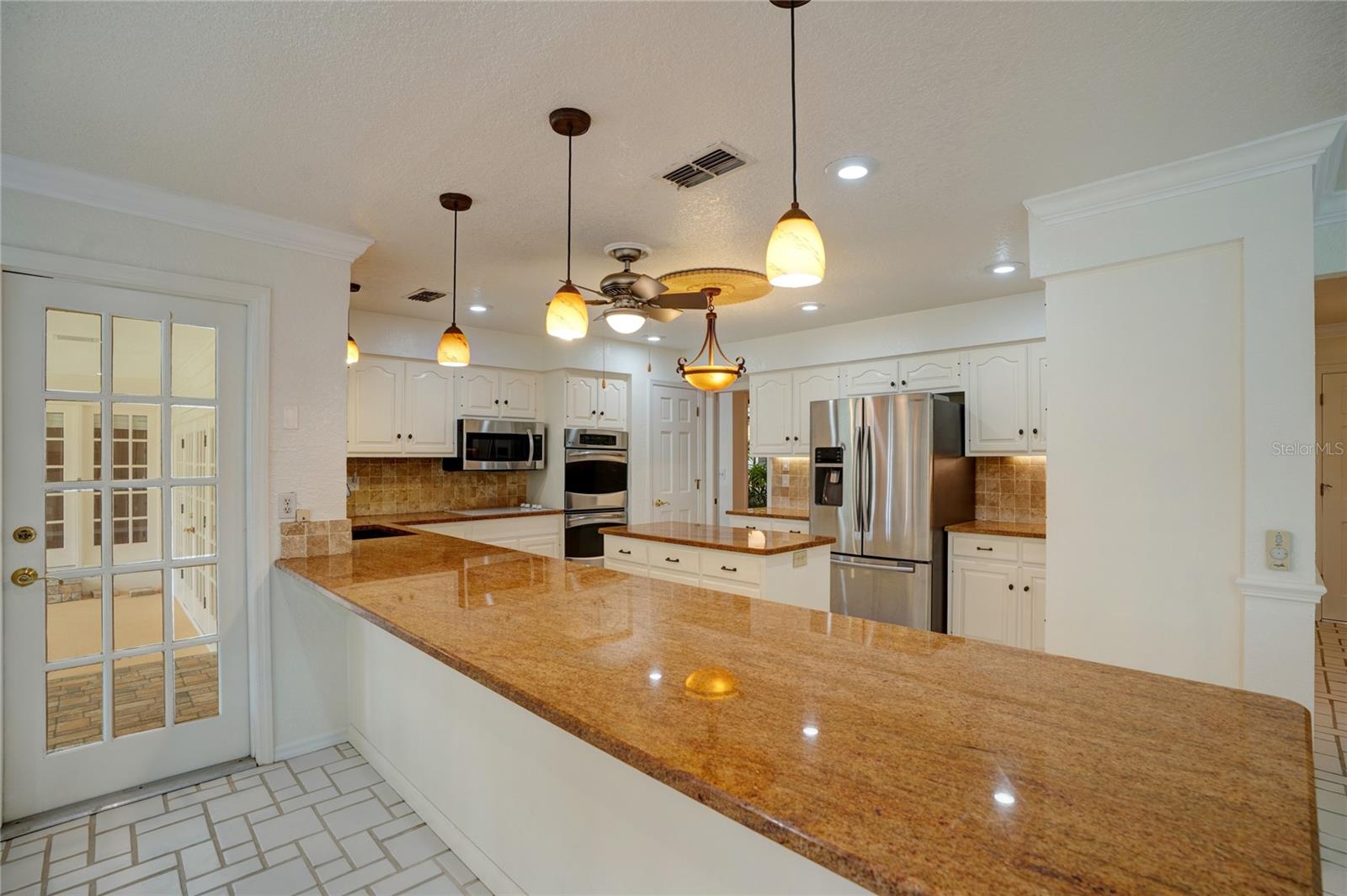 A4652302 Property Photo