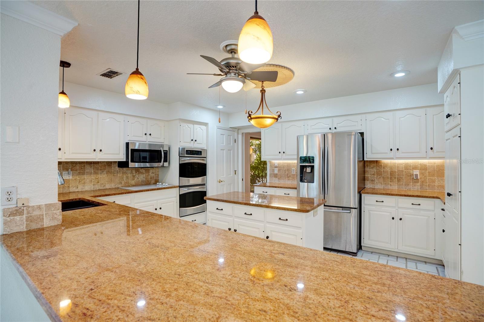A4652302 Property Photo