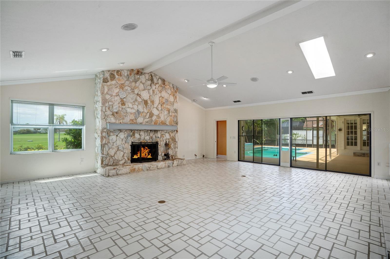 A4652302 Property Photo