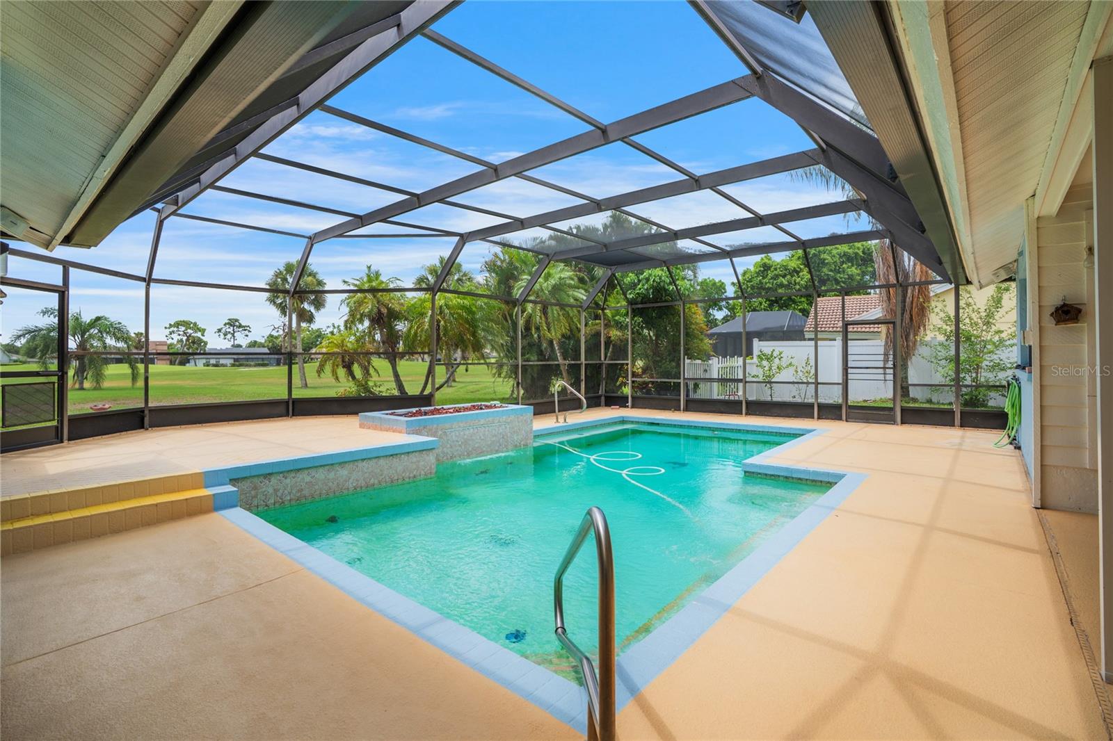A4652302 Property Photo