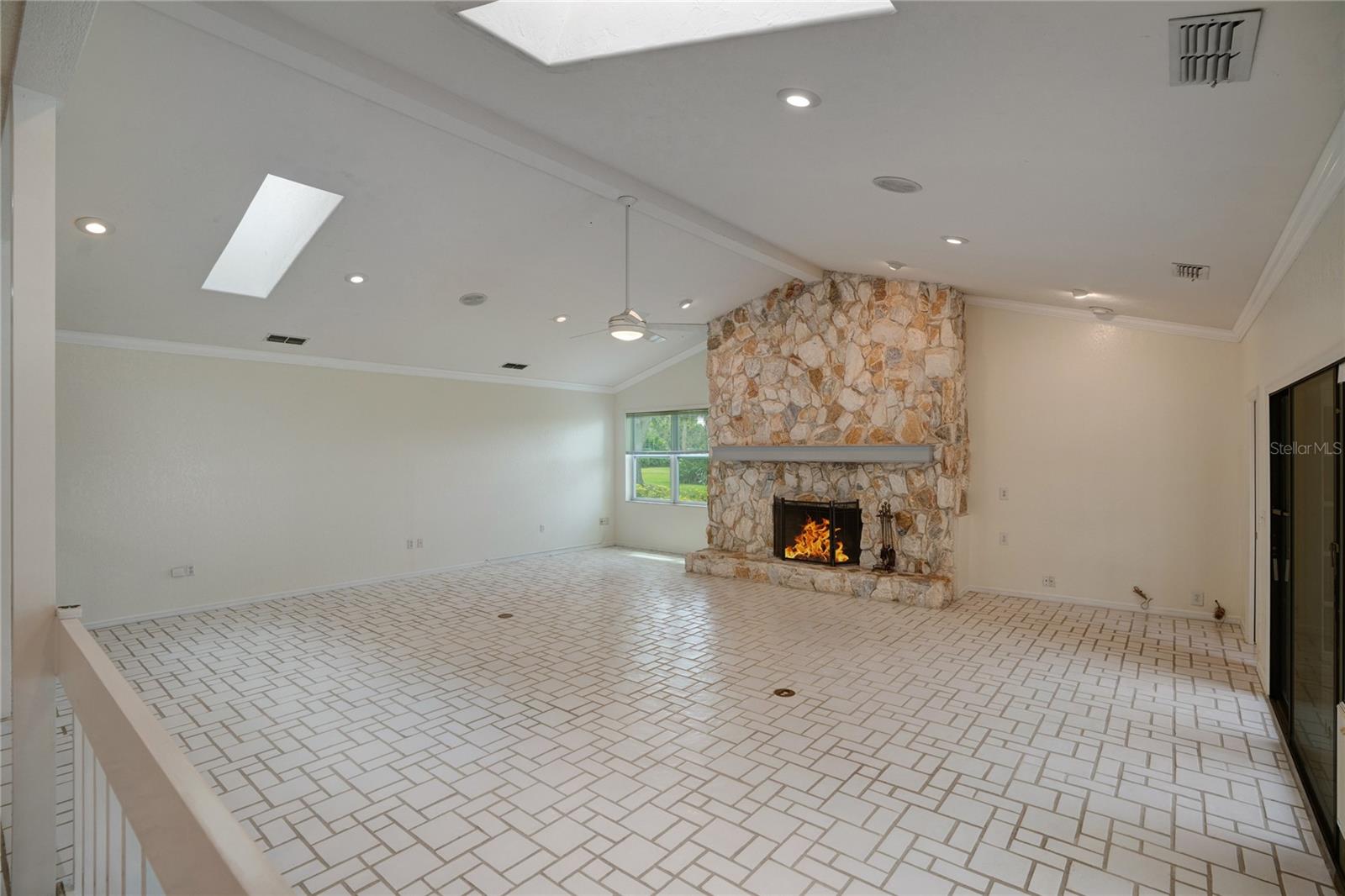 A4652302 Property Photo