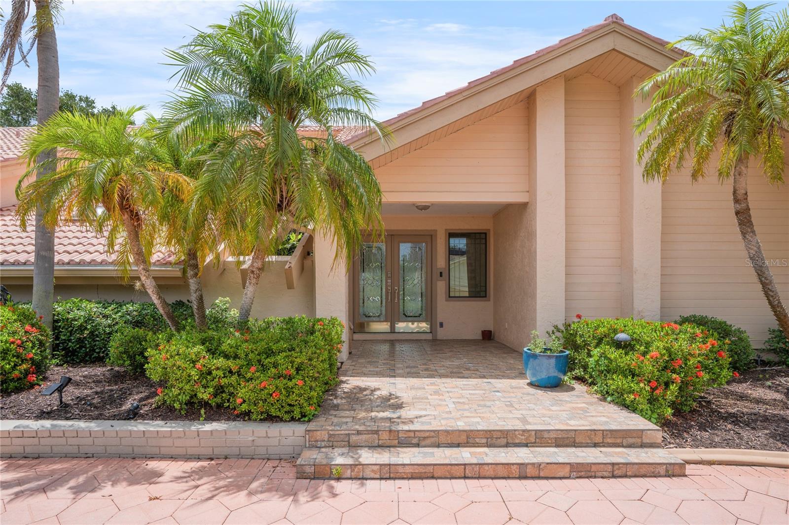 A4652302 Property Photo
