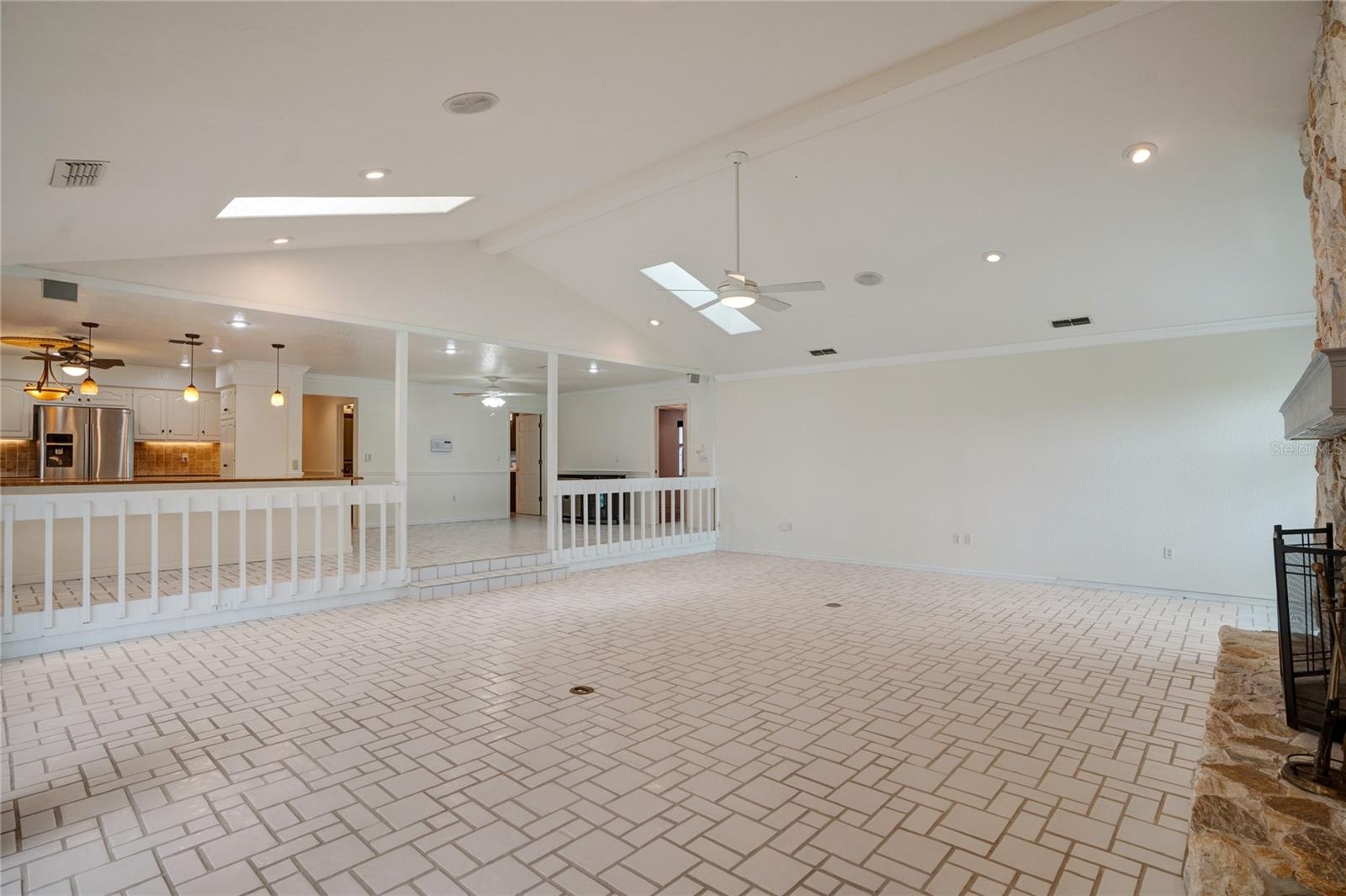 A4652302 Property Photo