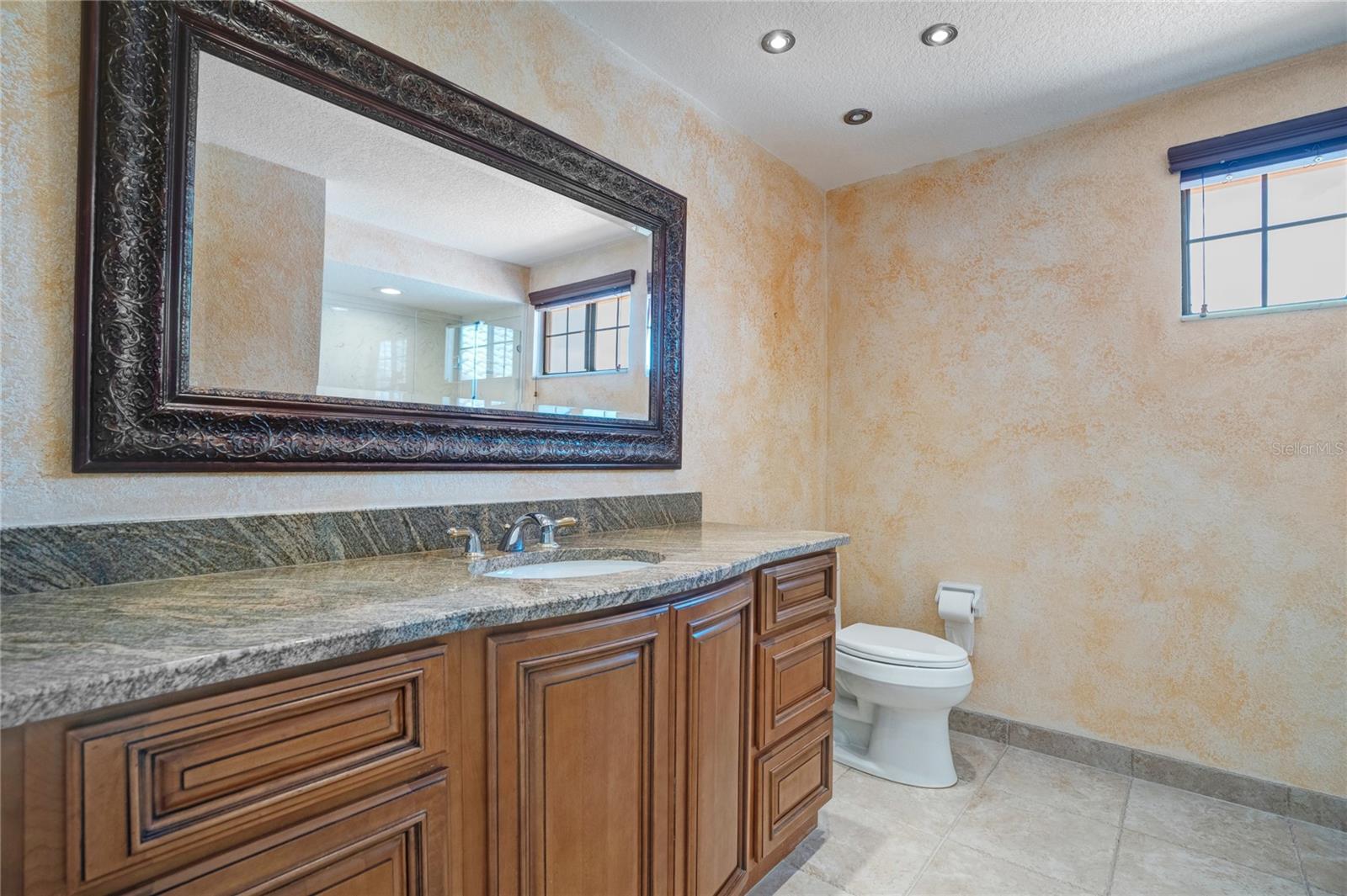 A4652302 Property Photo