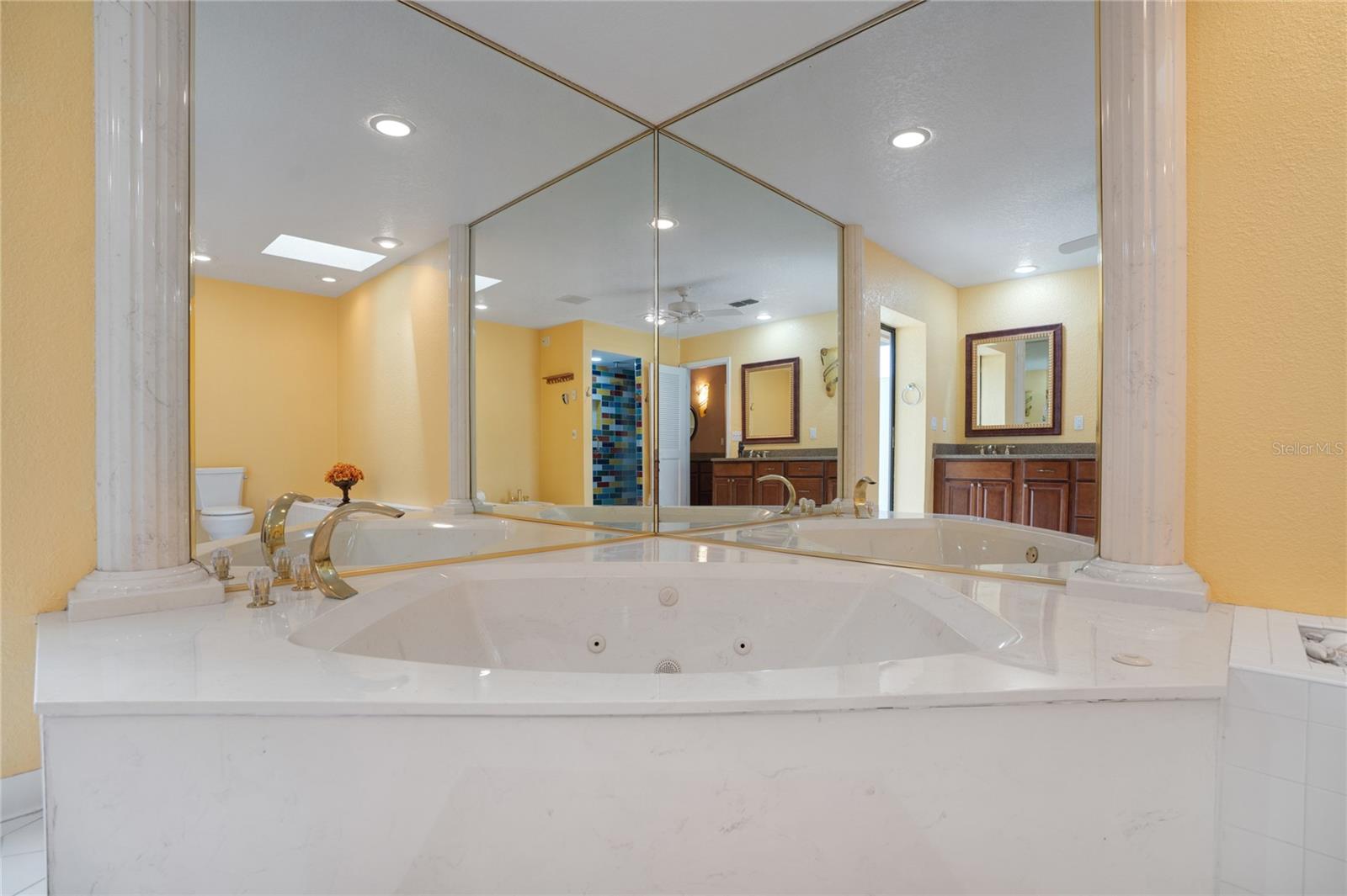 A4652302 Property Photo