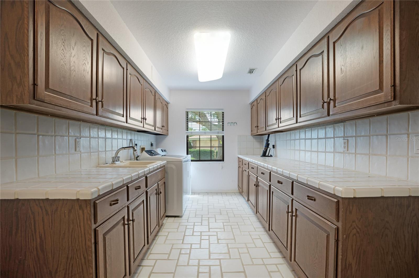A4652302 Property Photo