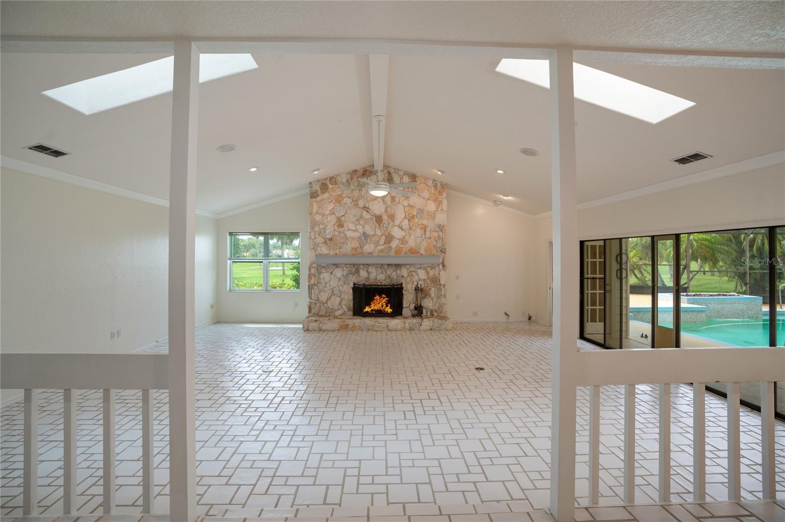 A4652302 Property Photo