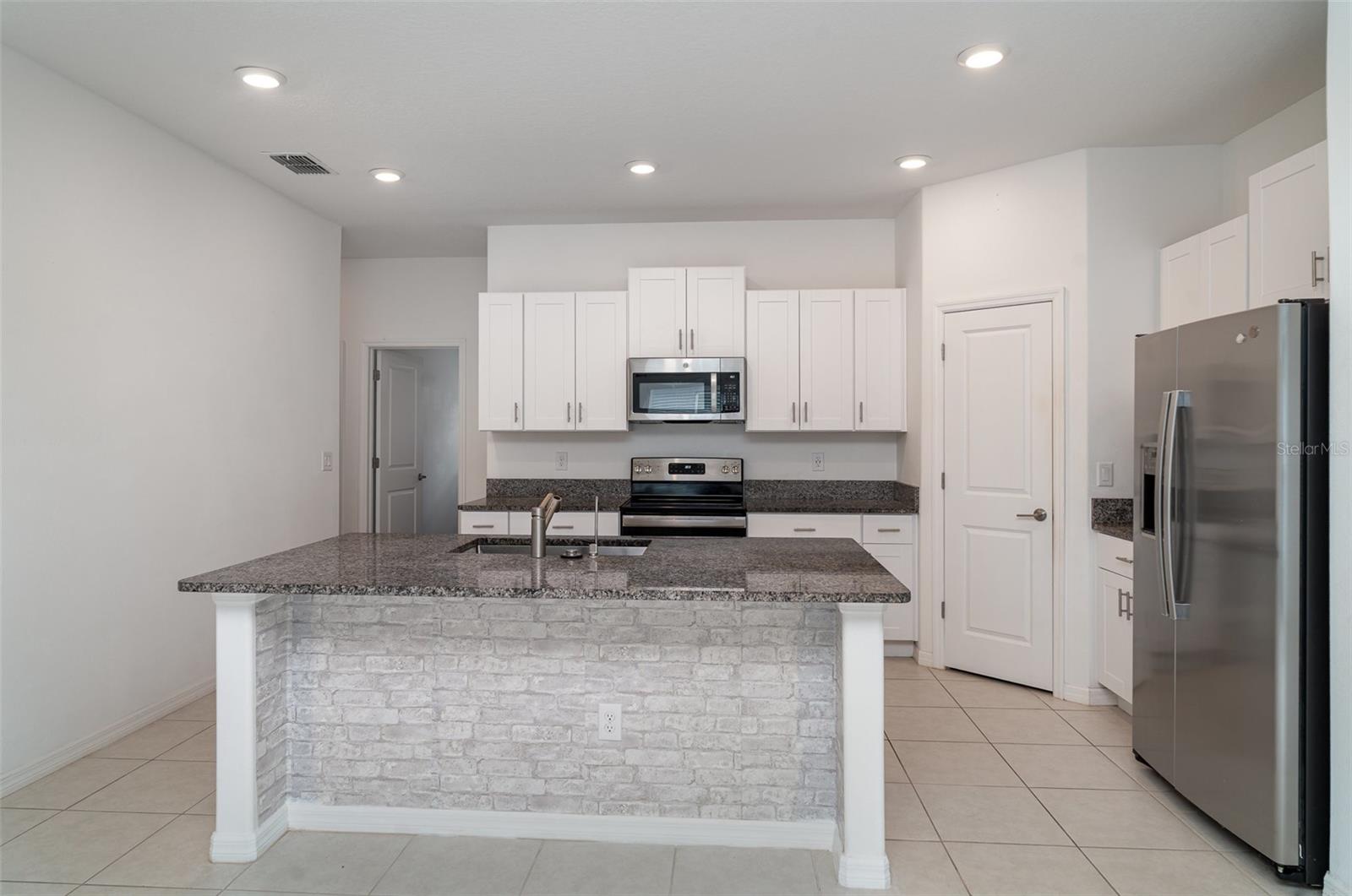 5518 BLUE AZURE DR, WIMAUMA, FL, 33598