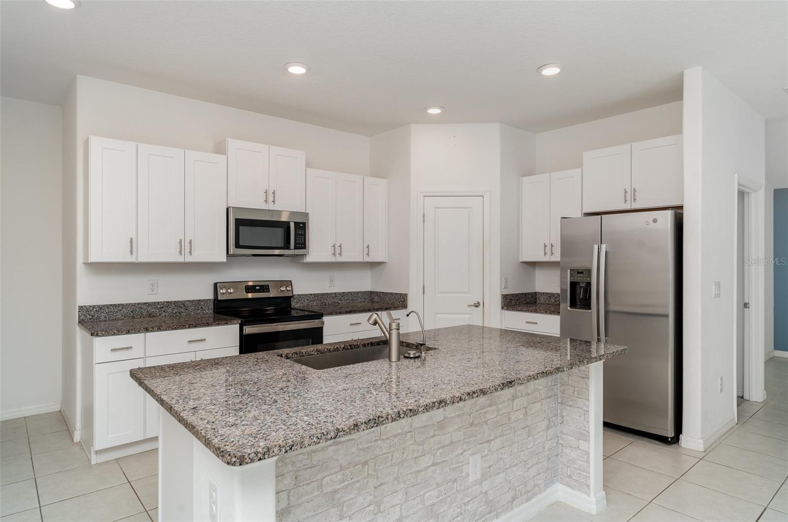 5518 BLUE AZURE DR, WIMAUMA, FL, 33598