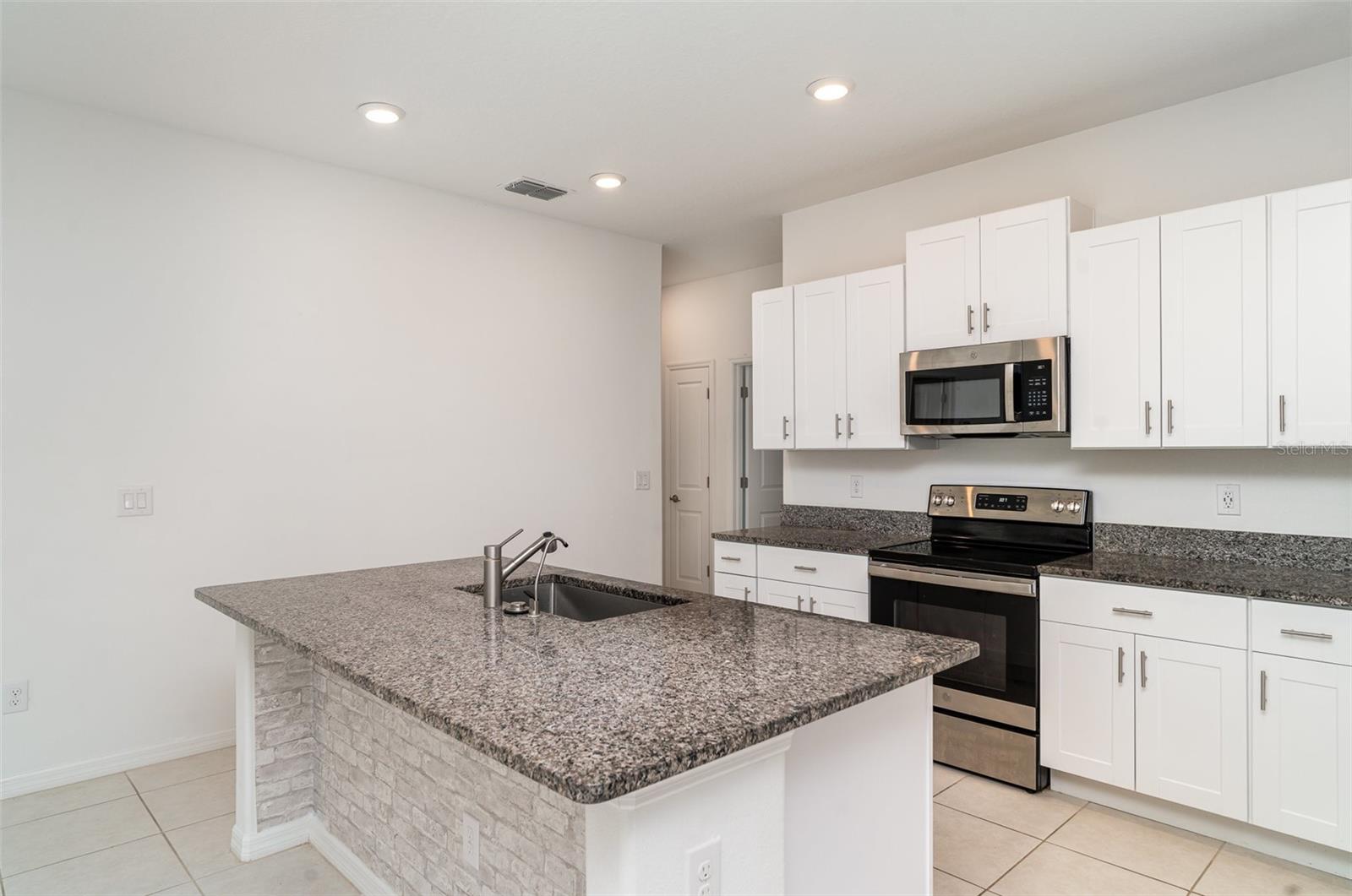 5518 BLUE AZURE DR, WIMAUMA, FL, 33598