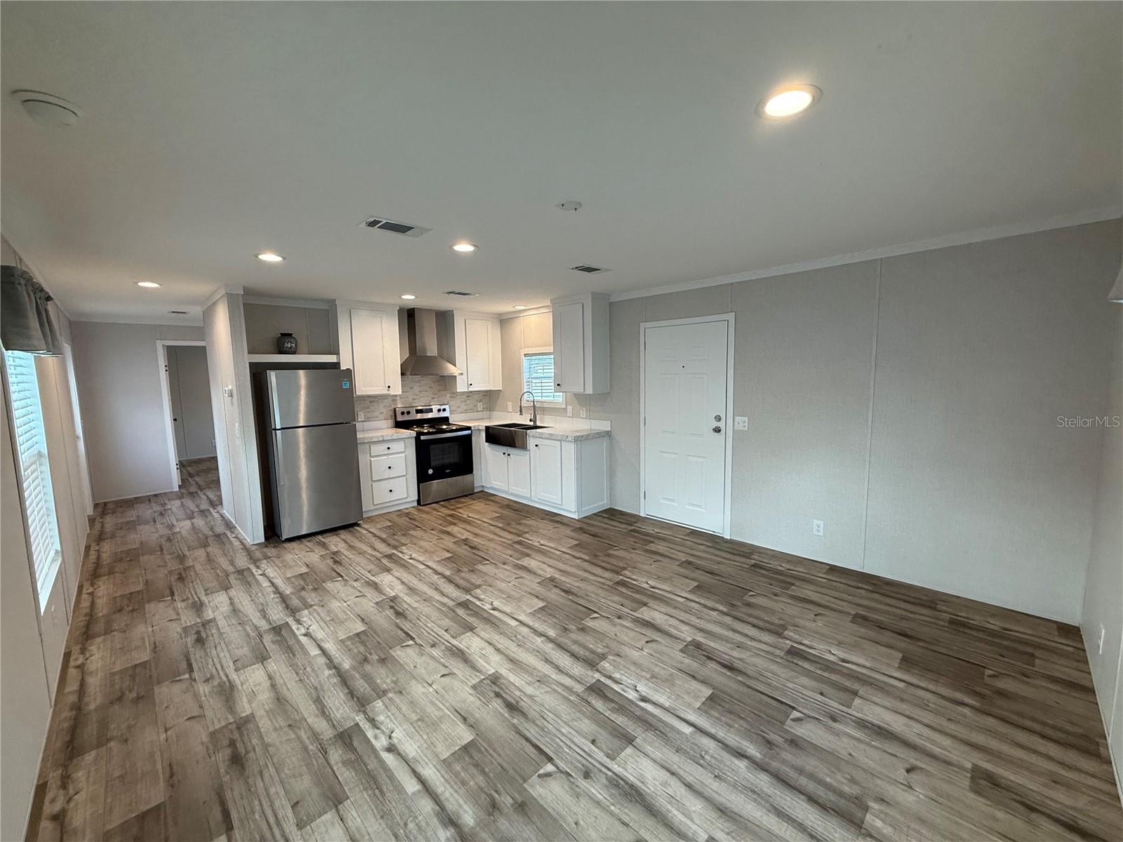 TB8384952 Property Photo