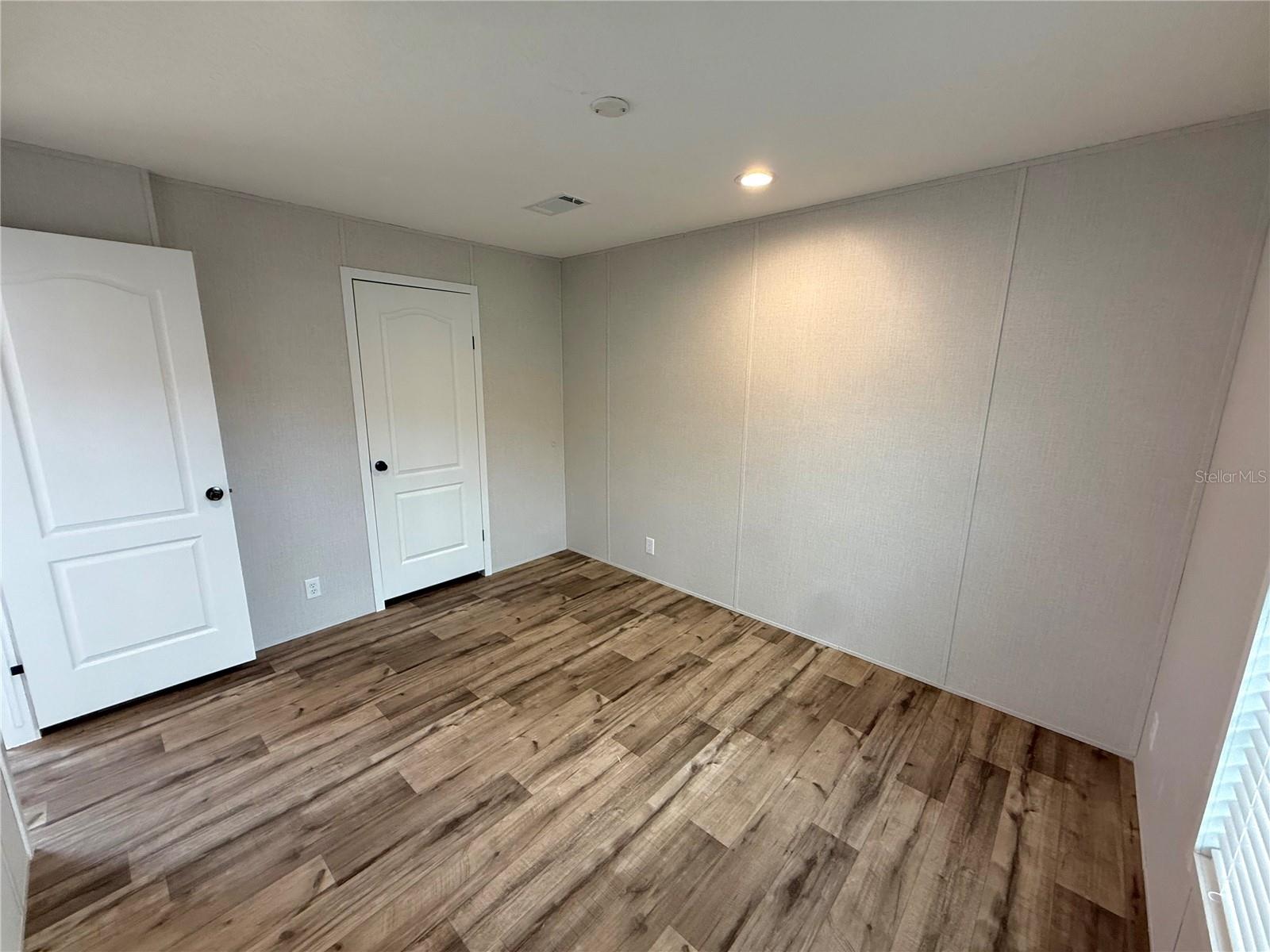 TB8384952 Property Photo