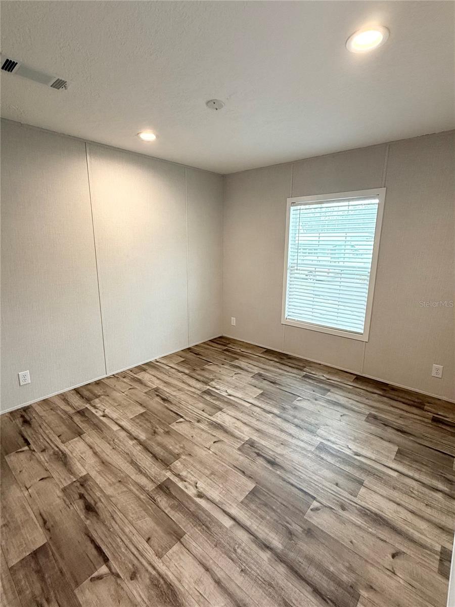 TB8384952 Property Photo