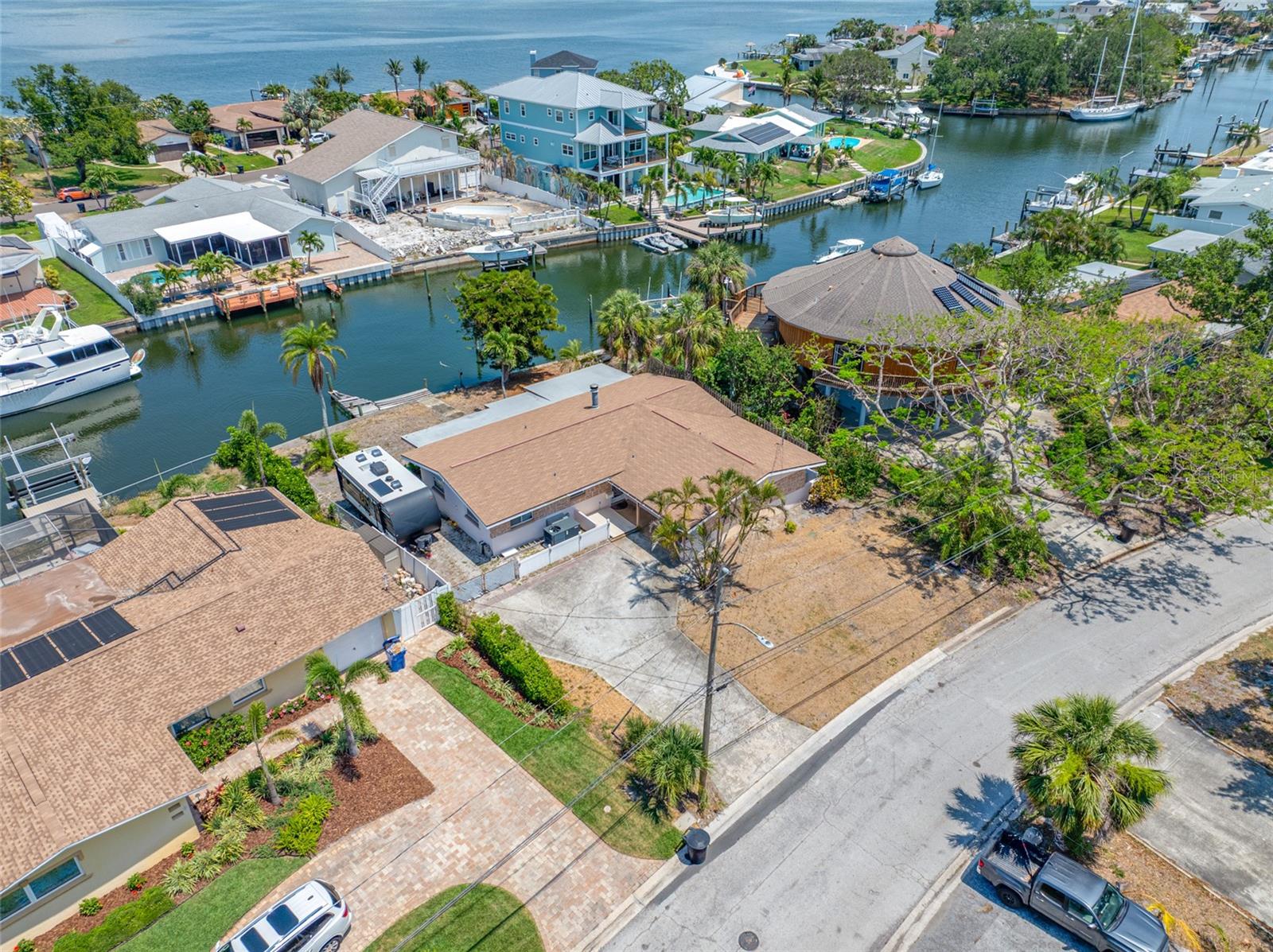 3560 BEACH DR SE, ST PETERSBURG, FL, 33705