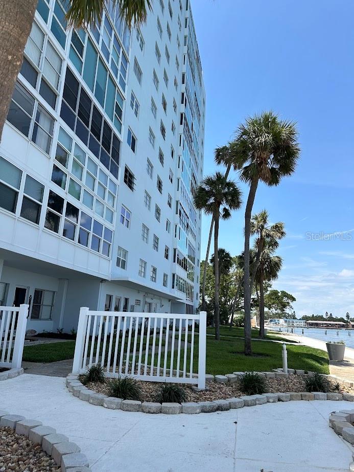 7200 SUNSHINE SKYWAY LN S #2E, ST PETERSBURG, FL, 33711