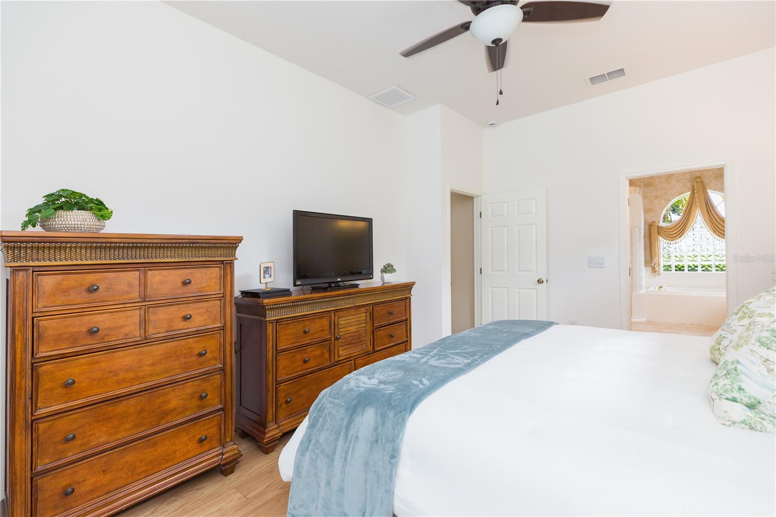 10002 COLONNADE DR, TAMPA, FL, 33647