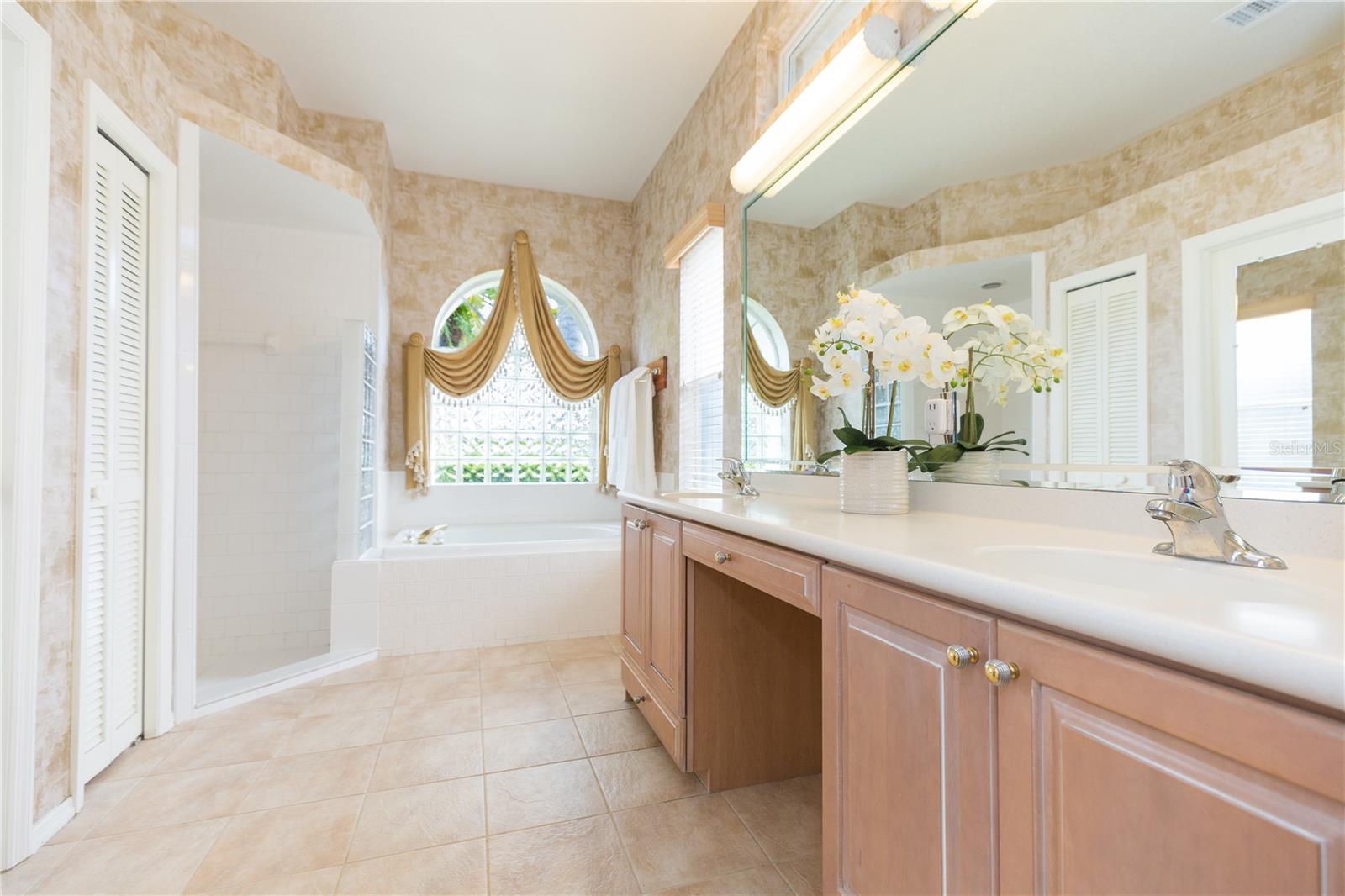 10002 COLONNADE DR, TAMPA, FL, 33647