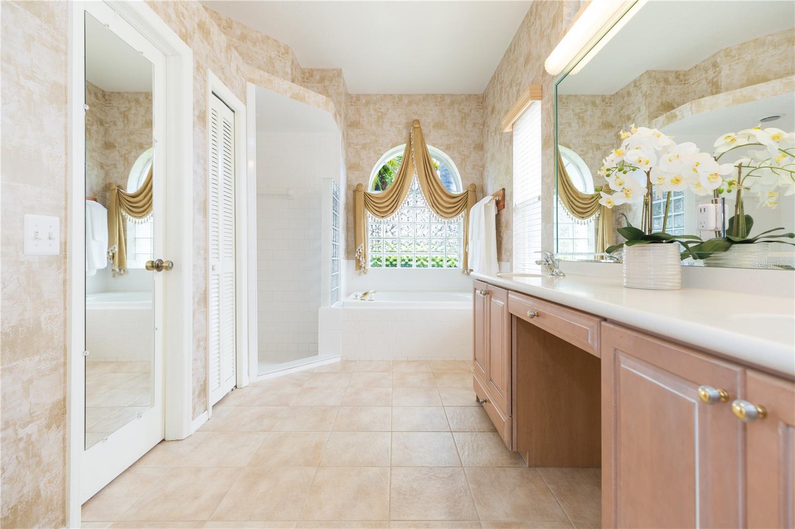 10002 COLONNADE DR, TAMPA, FL, 33647