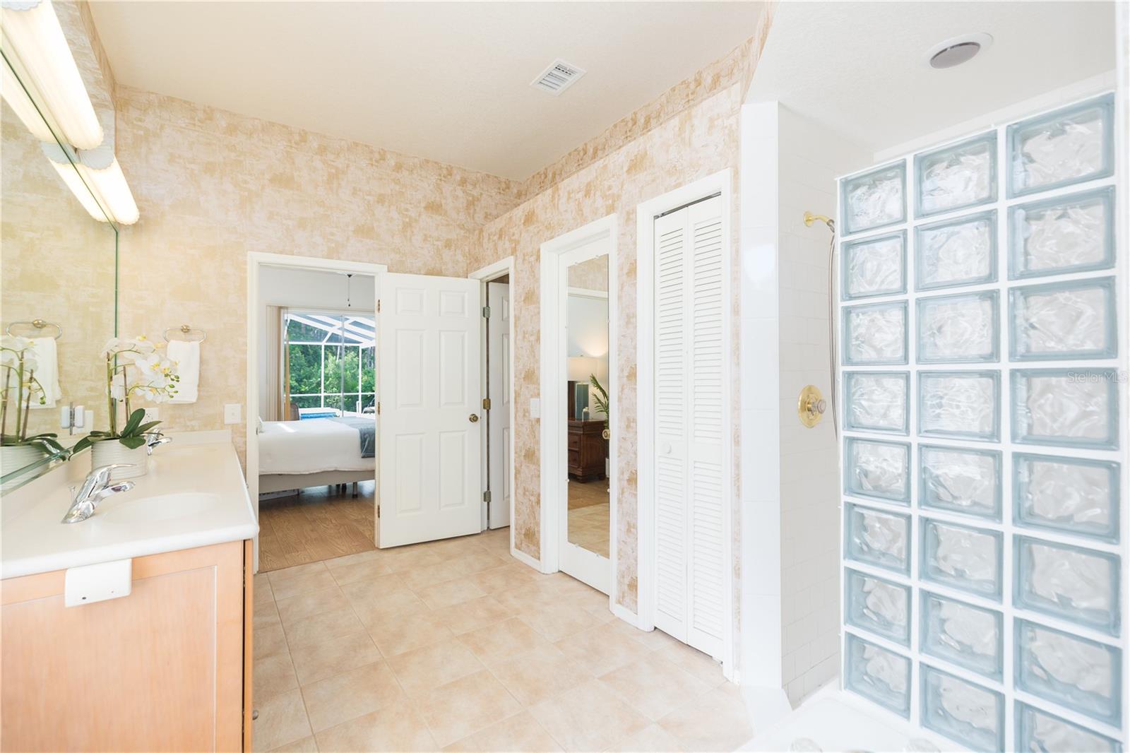 10002 COLONNADE DR, TAMPA, FL, 33647