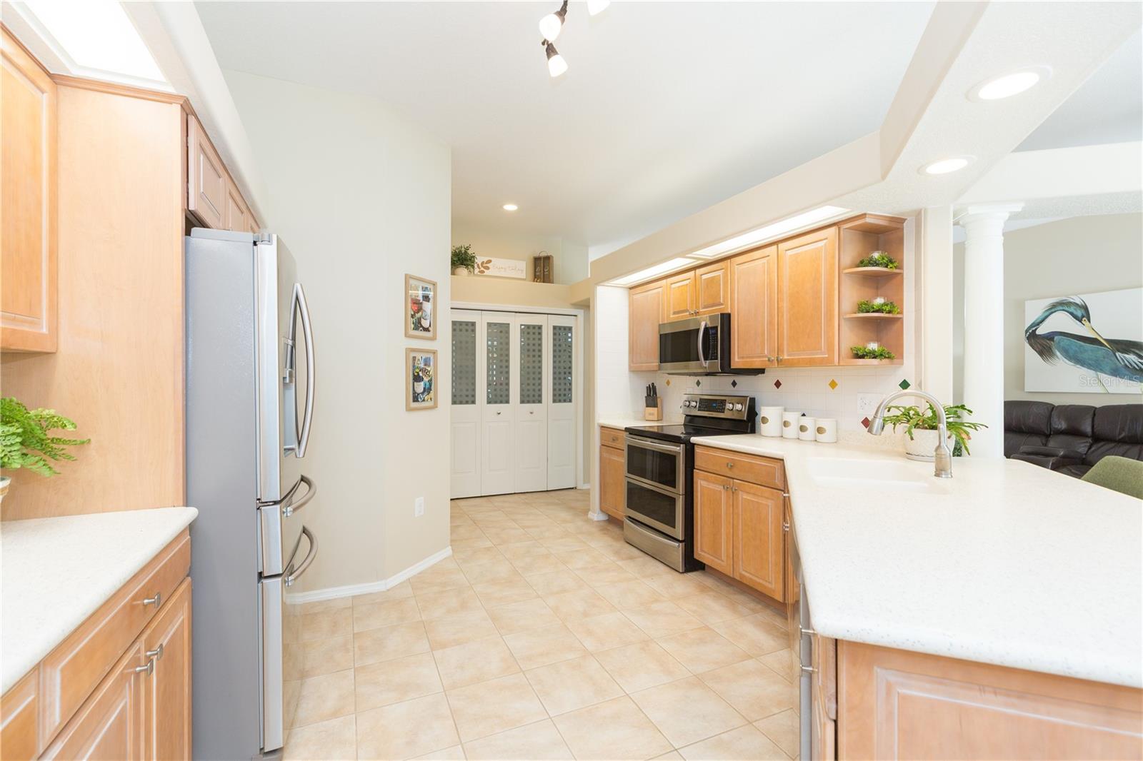 10002 COLONNADE DR, TAMPA, FL, 33647