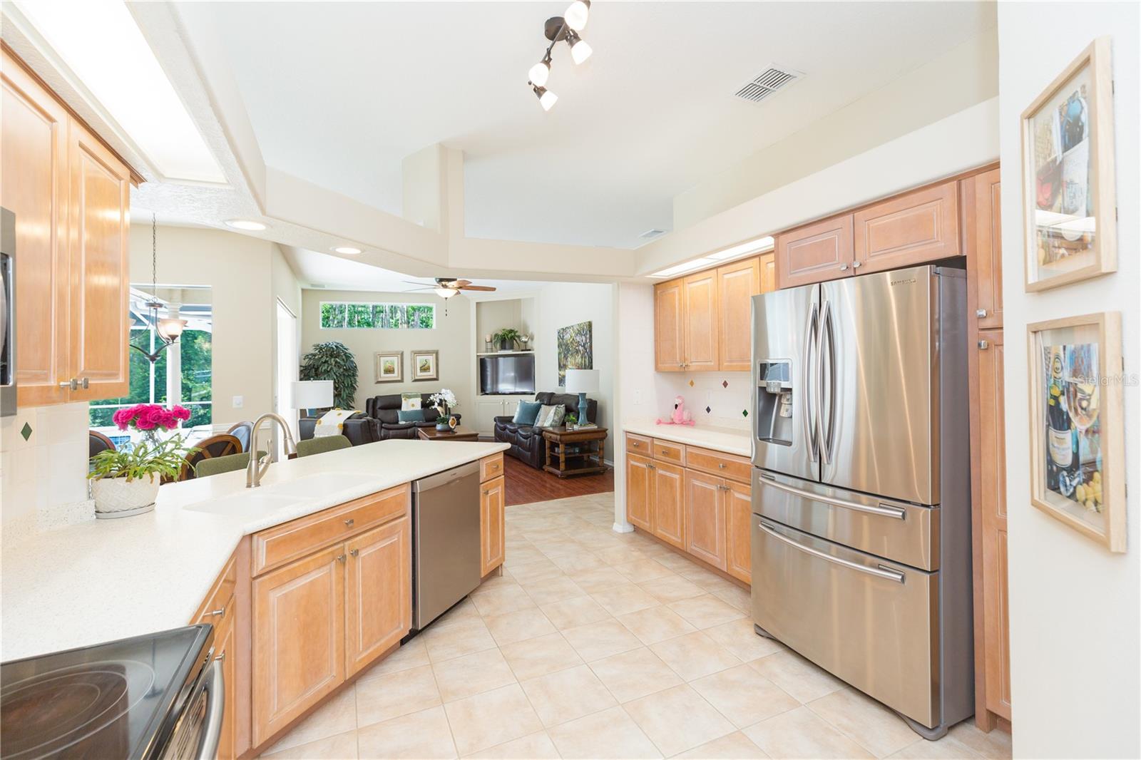 10002 COLONNADE DR, TAMPA, FL, 33647